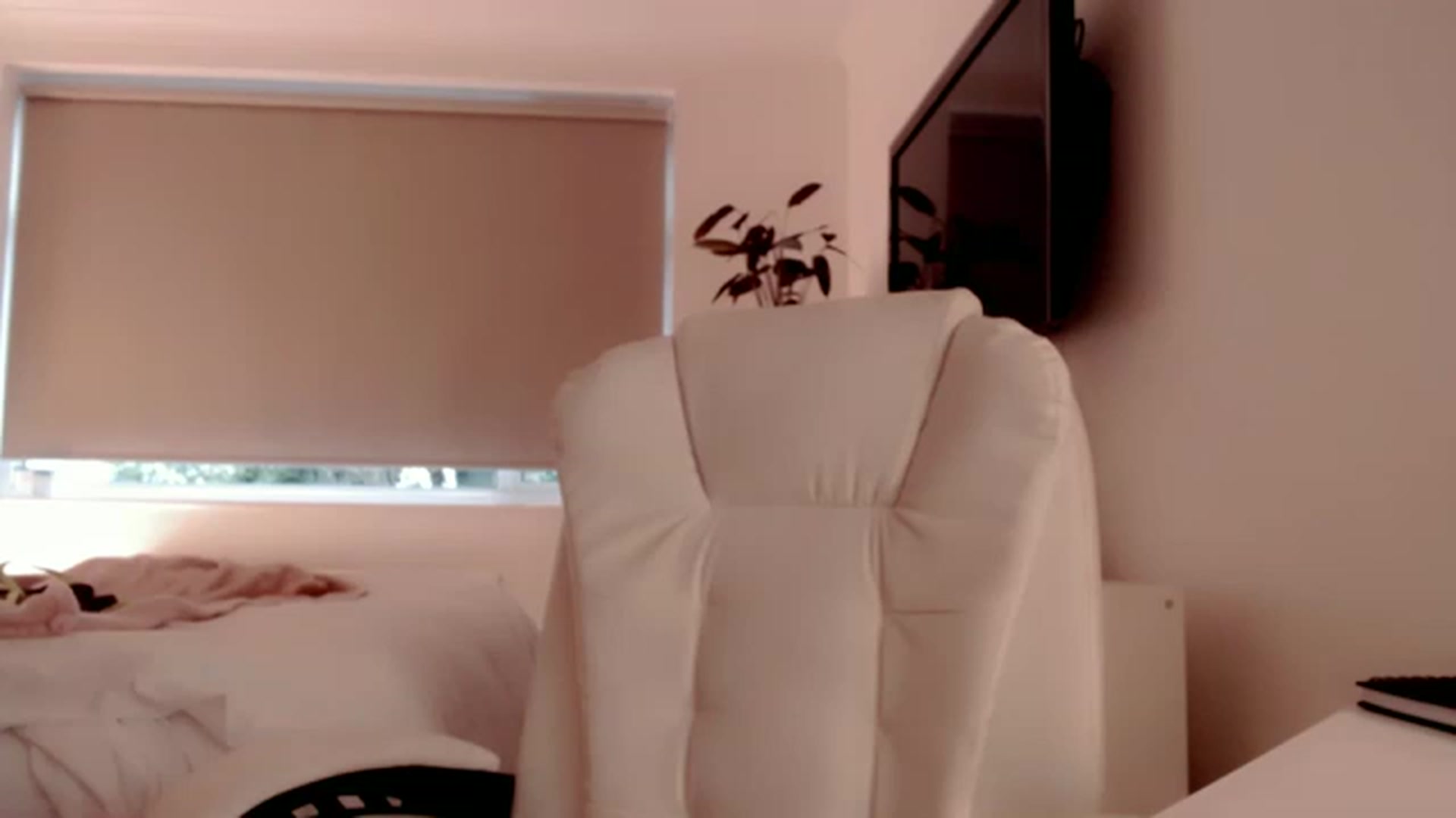 Gallery image thumbnail from BritHousewife's myfreecams stream on, 01/05/2023, 15:24 image 17 of 20