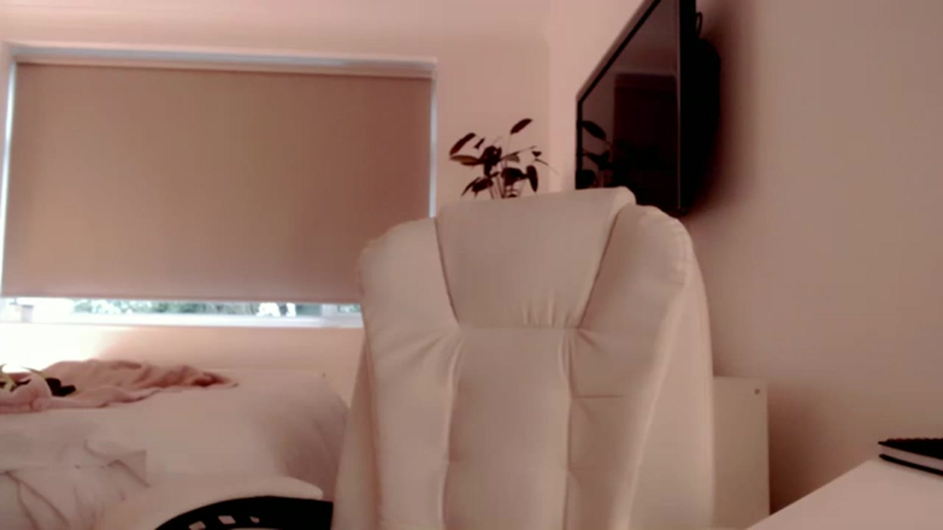 Gallery image thumbnail from BritHousewife's myfreecams stream on, 01/05/2023, 15:24 image 16 of 20