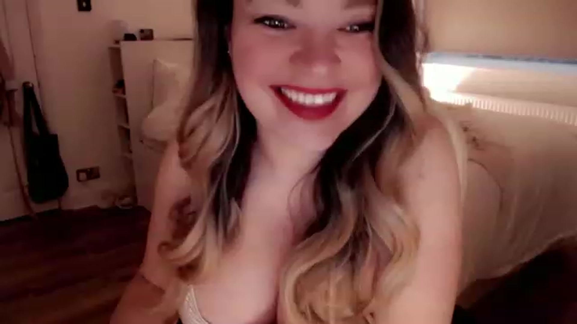 Gallery image thumbnail from BritHousewife's myfreecams stream on, 01/20/2023, 17:19 image 5 of 20