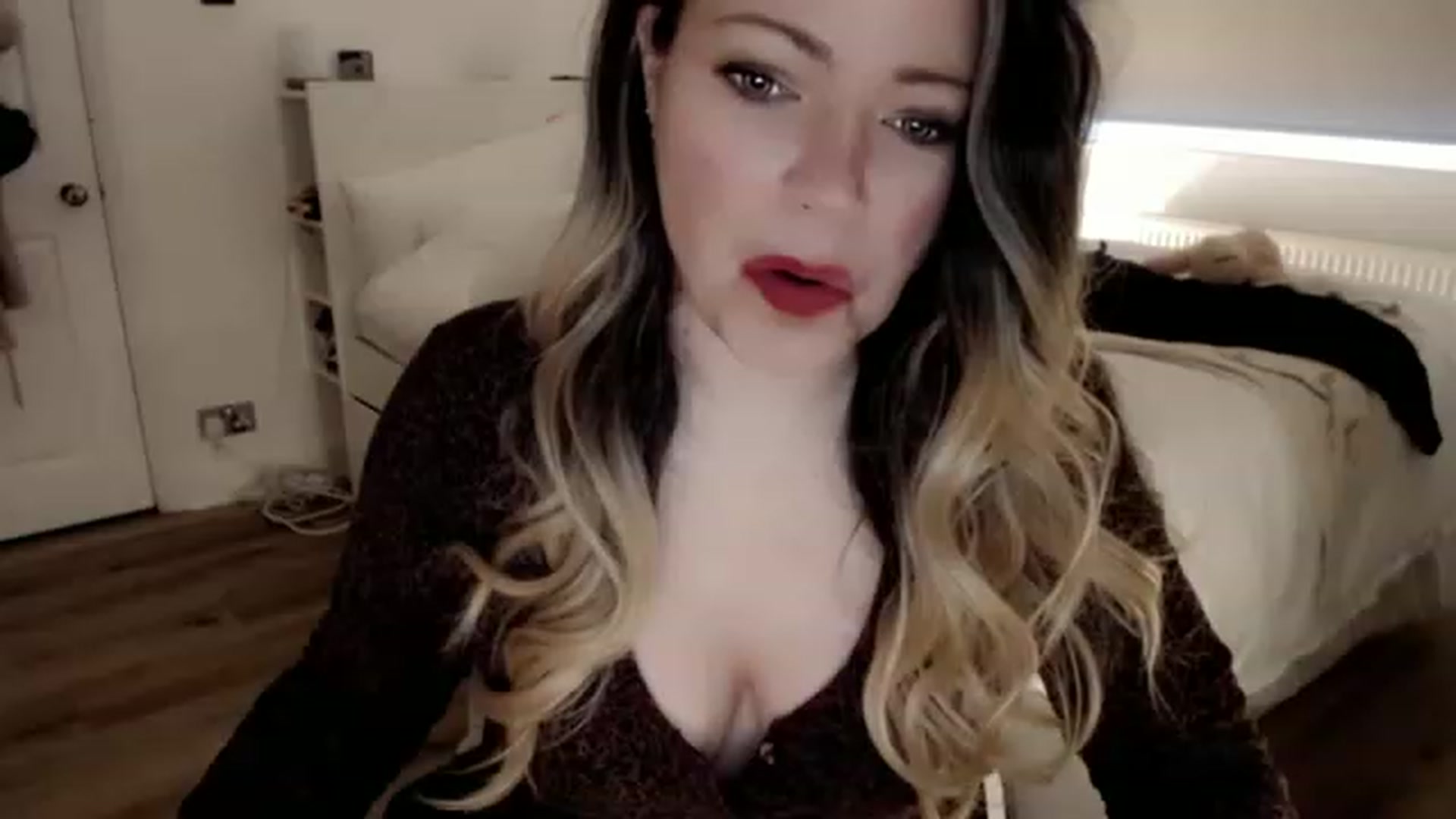 Gallery image thumbnail from BritHousewife's myfreecams stream on, 01/27/2023, 15:49 image 5 of 20