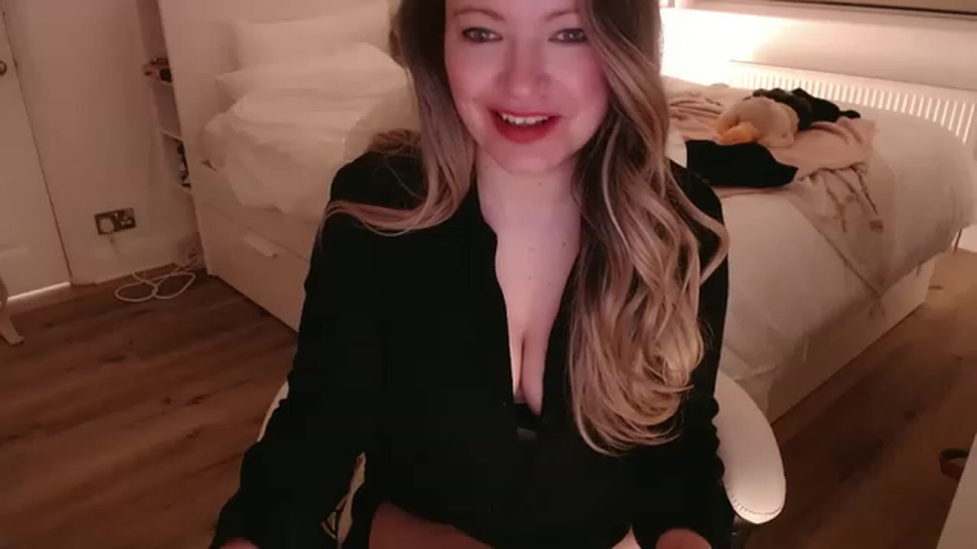 Gallery image thumbnail from BritHousewife's myfreecams stream on, 02/06/2023, 18:31 image 19 of 20
