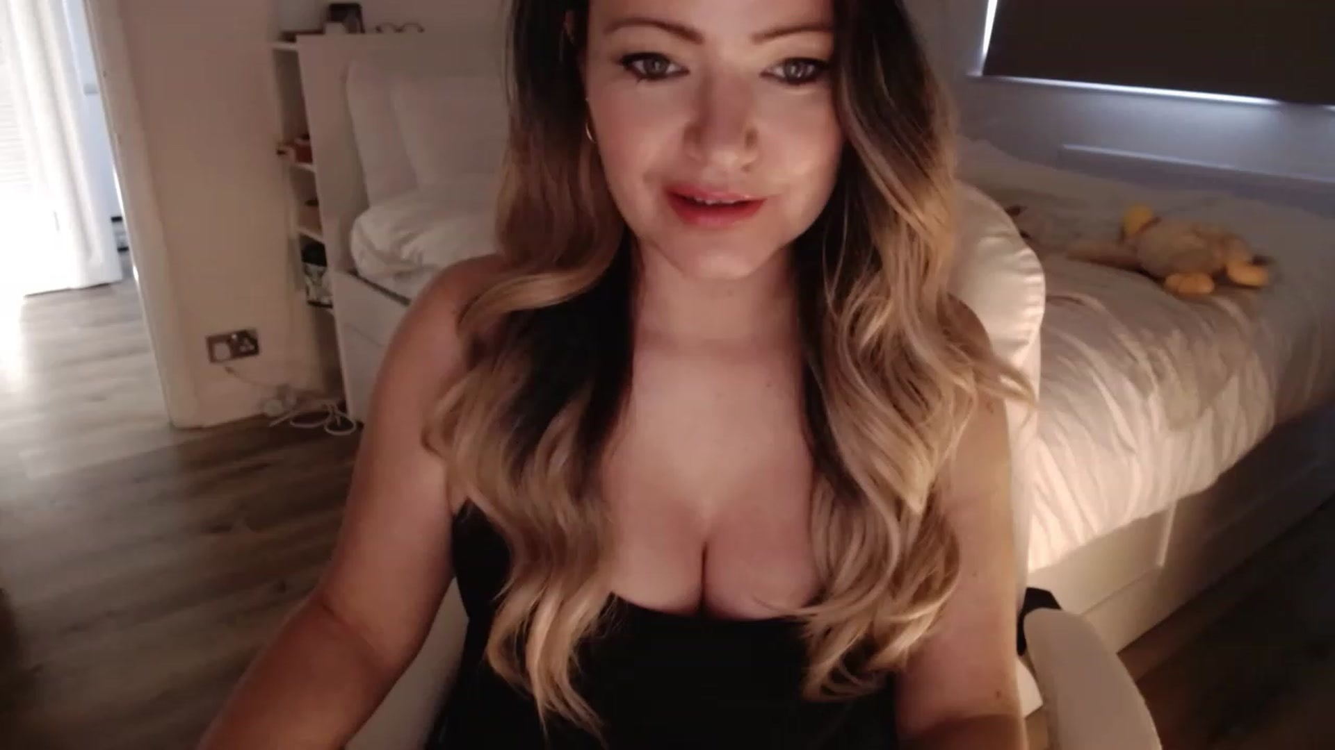Gallery image thumbnail from BritHousewife's myfreecams stream on, 02/24/2023, 15:52 image 5 of 20