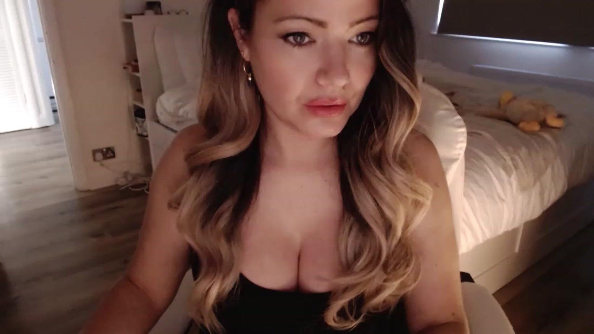 Gallery image thumbnail from BritHousewife's myfreecams stream on, 02/24/2023, 15:52 image 2 of 20