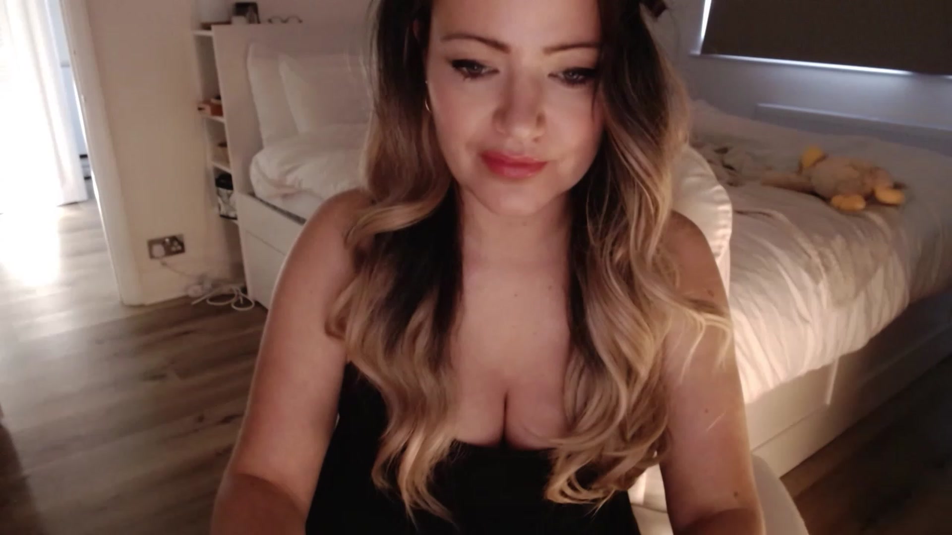 Gallery image thumbnail from BritHousewife's myfreecams stream on, 02/24/2023, 15:52 image 10 of 20