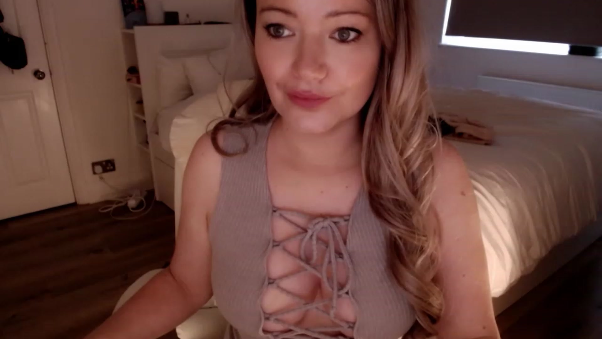 Gallery image thumbnail from BritHousewife's myfreecams stream on, 03/10/2023, 17:19 image 17 of 20