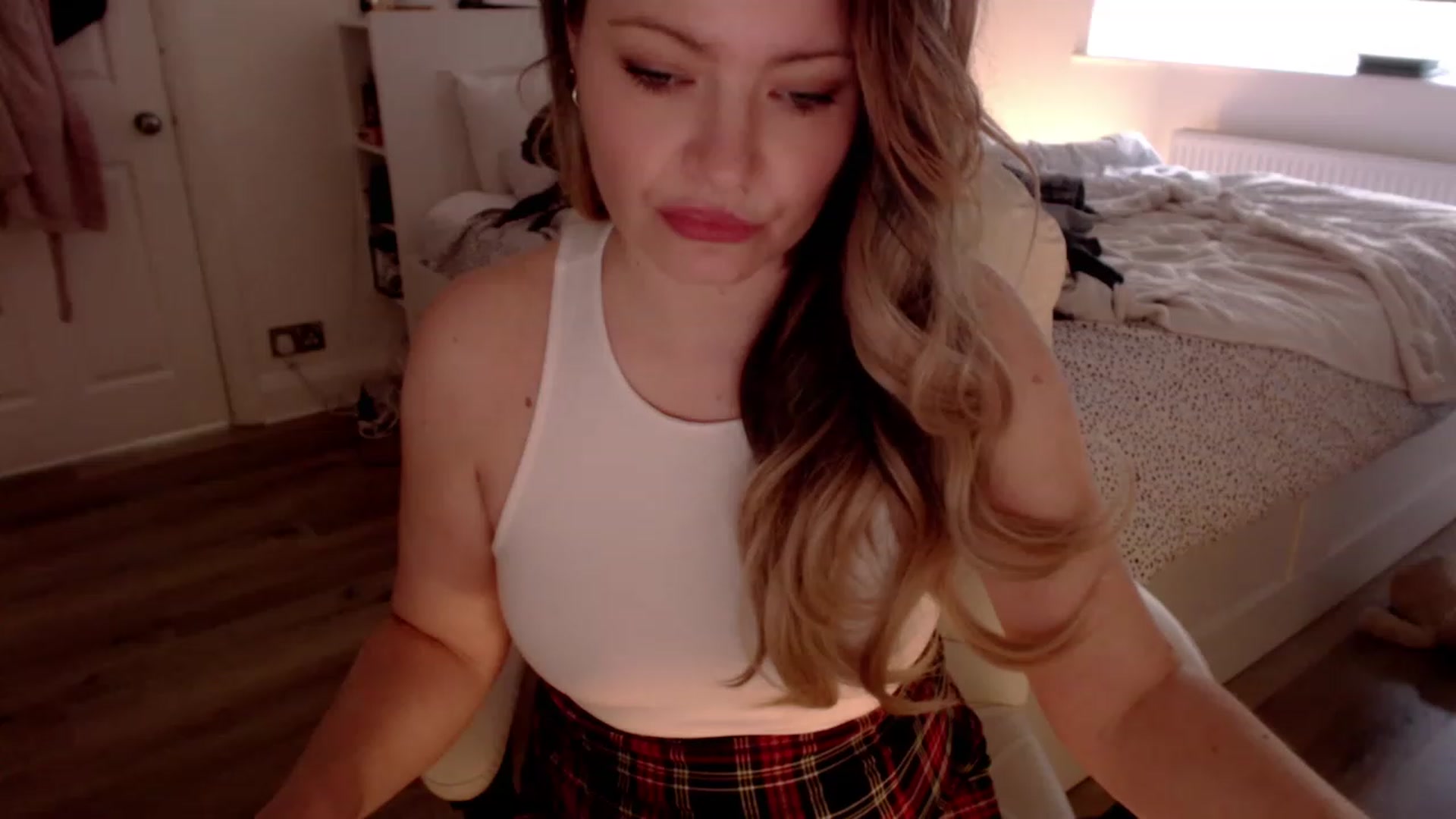 Gallery image thumbnail from BritHousewife's myfreecams stream on, 04/06/2023, 16:09 image 10 of 20