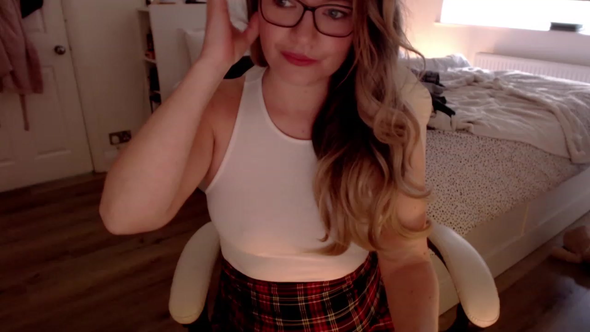 Gallery image thumbnail from BritHousewife's myfreecams stream on, 04/06/2023, 16:09 image 8 of 20