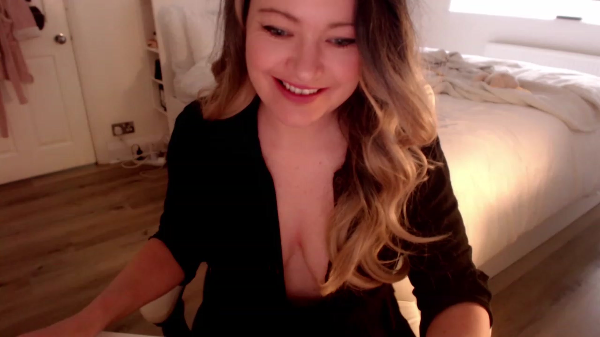 Gallery image thumbnail from BritHousewife's myfreecams stream on, 04/12/2023, 15:13 image 5 of 20