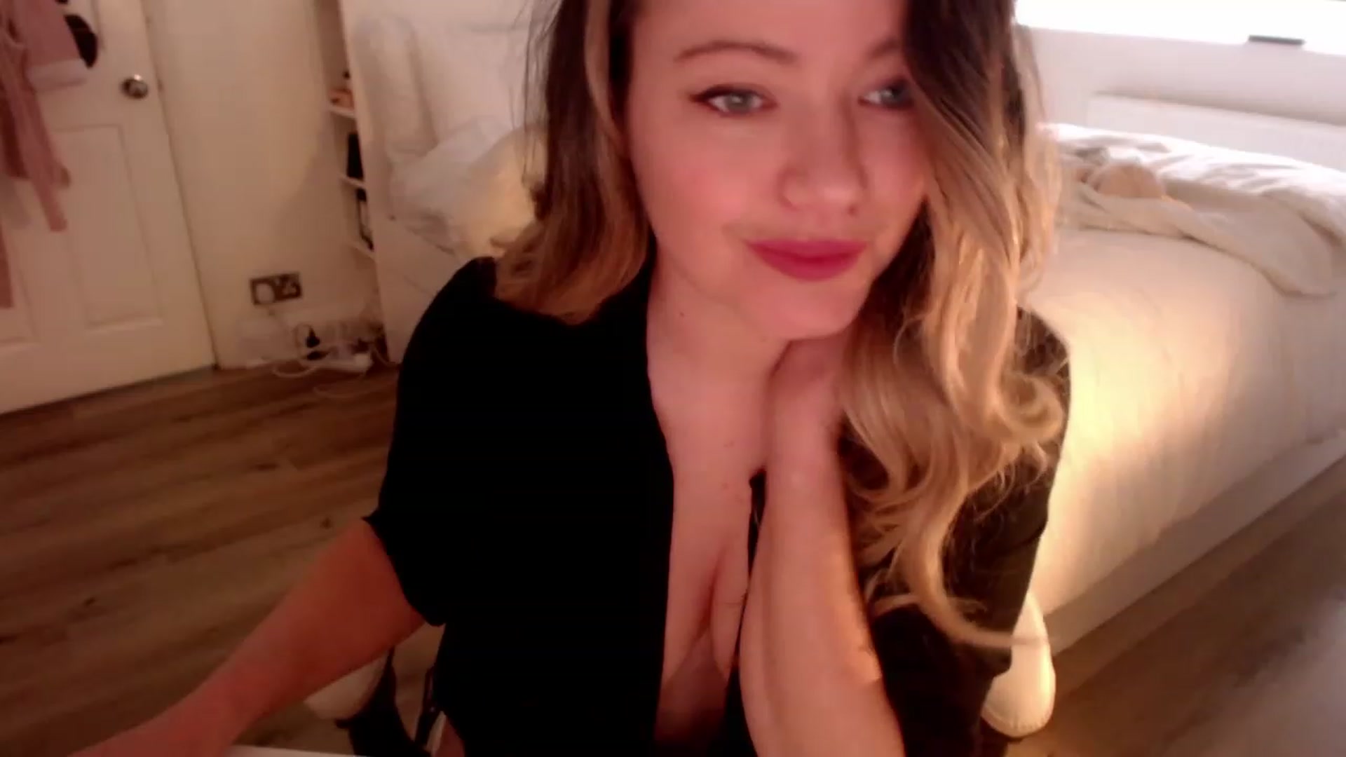 Gallery image thumbnail from BritHousewife's myfreecams stream on, 04/12/2023, 15:13 image 2 of 20