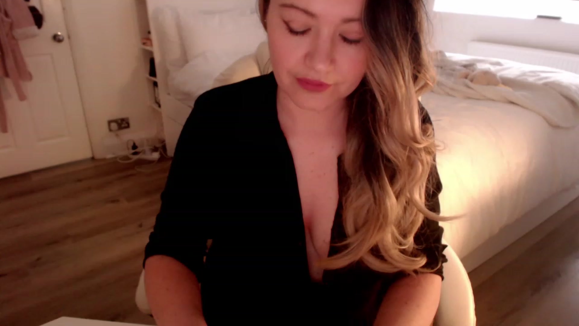 Gallery image thumbnail from BritHousewife's myfreecams stream on, 04/12/2023, 15:13 image 6 of 20