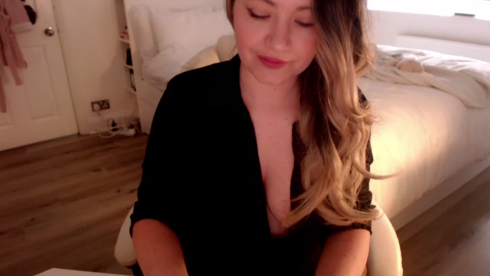 Gallery image thumbnail from BritHousewife's myfreecams stream on, 04/12/2023, 15:13 image 7 of 20