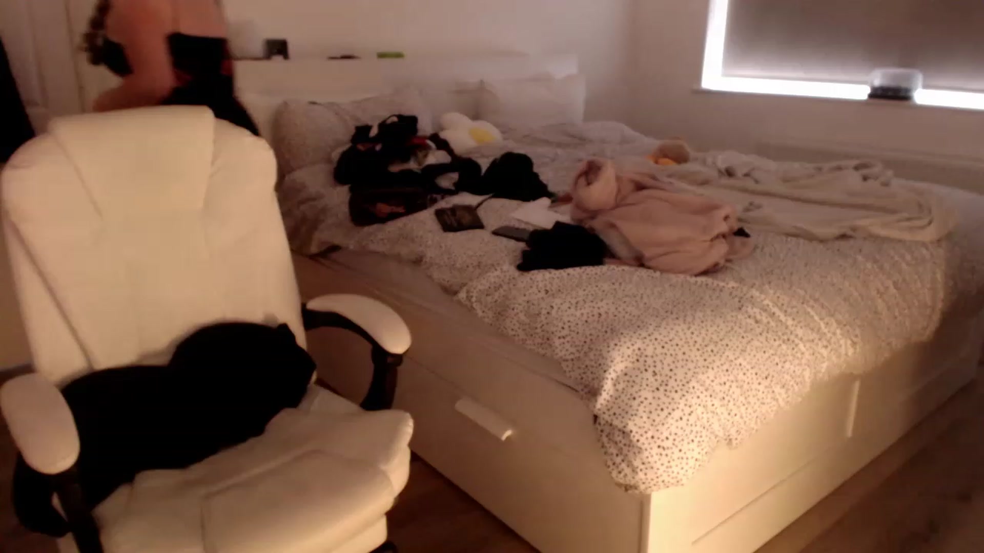 Gallery image thumbnail from BritHousewife's myfreecams stream on, 04/21/2023, 12:28 image 7 of 20