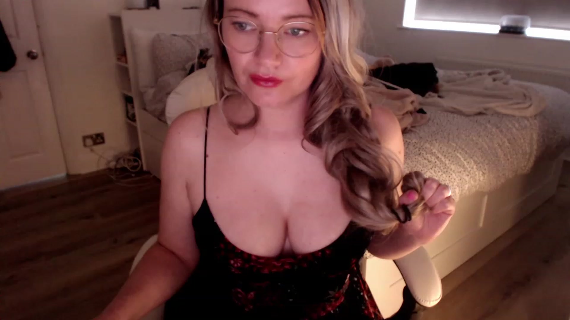 Gallery image thumbnail from BritHousewife's myfreecams stream on, 04/21/2023, 12:28 image 17 of 20