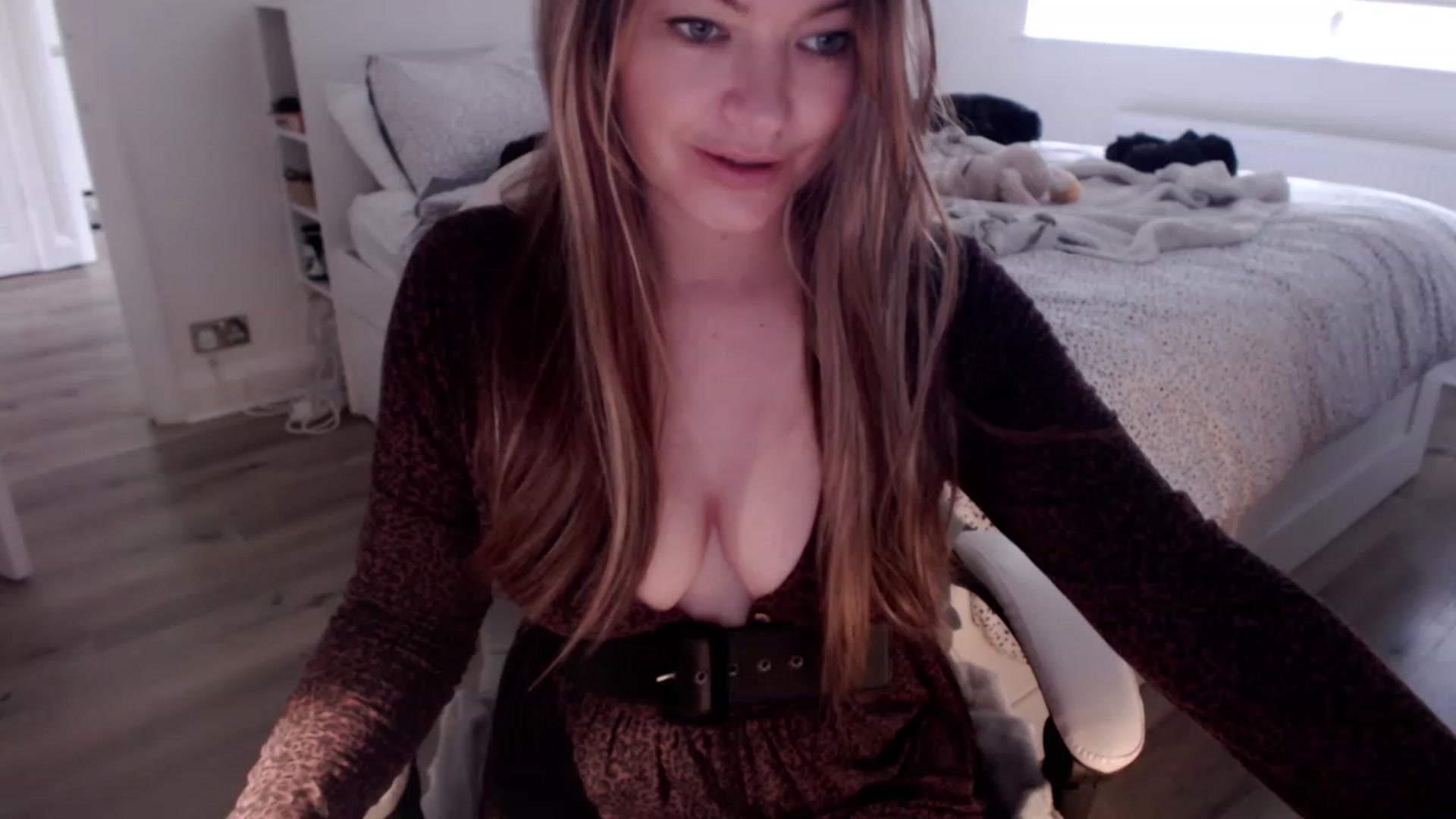 Gallery image thumbnail from BritHousewife's myfreecams stream on, 05/18/2023, 12:35 image 8 of 20