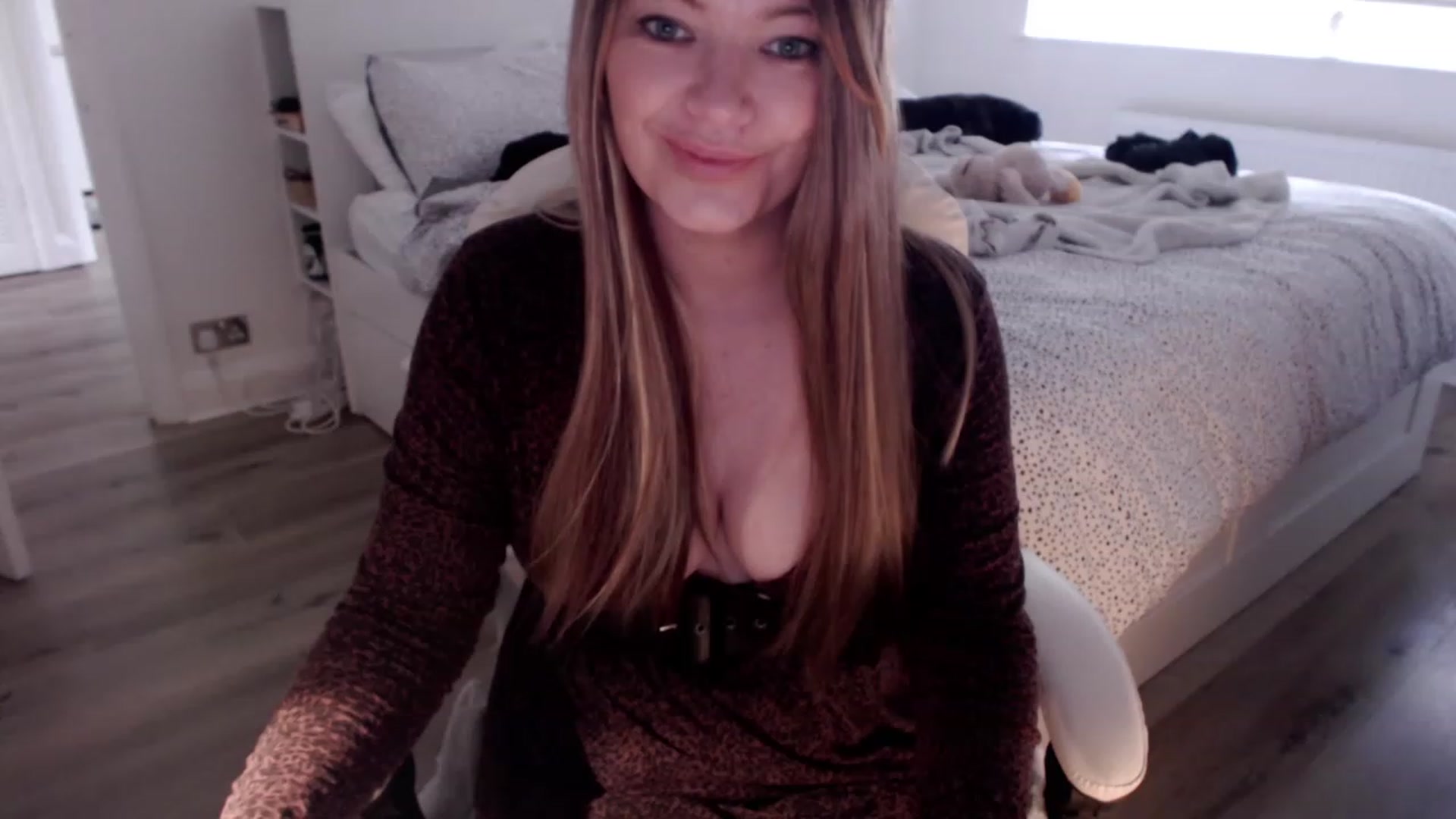 Gallery image thumbnail from BritHousewife's myfreecams stream on, 05/18/2023, 12:35 image 9 of 20