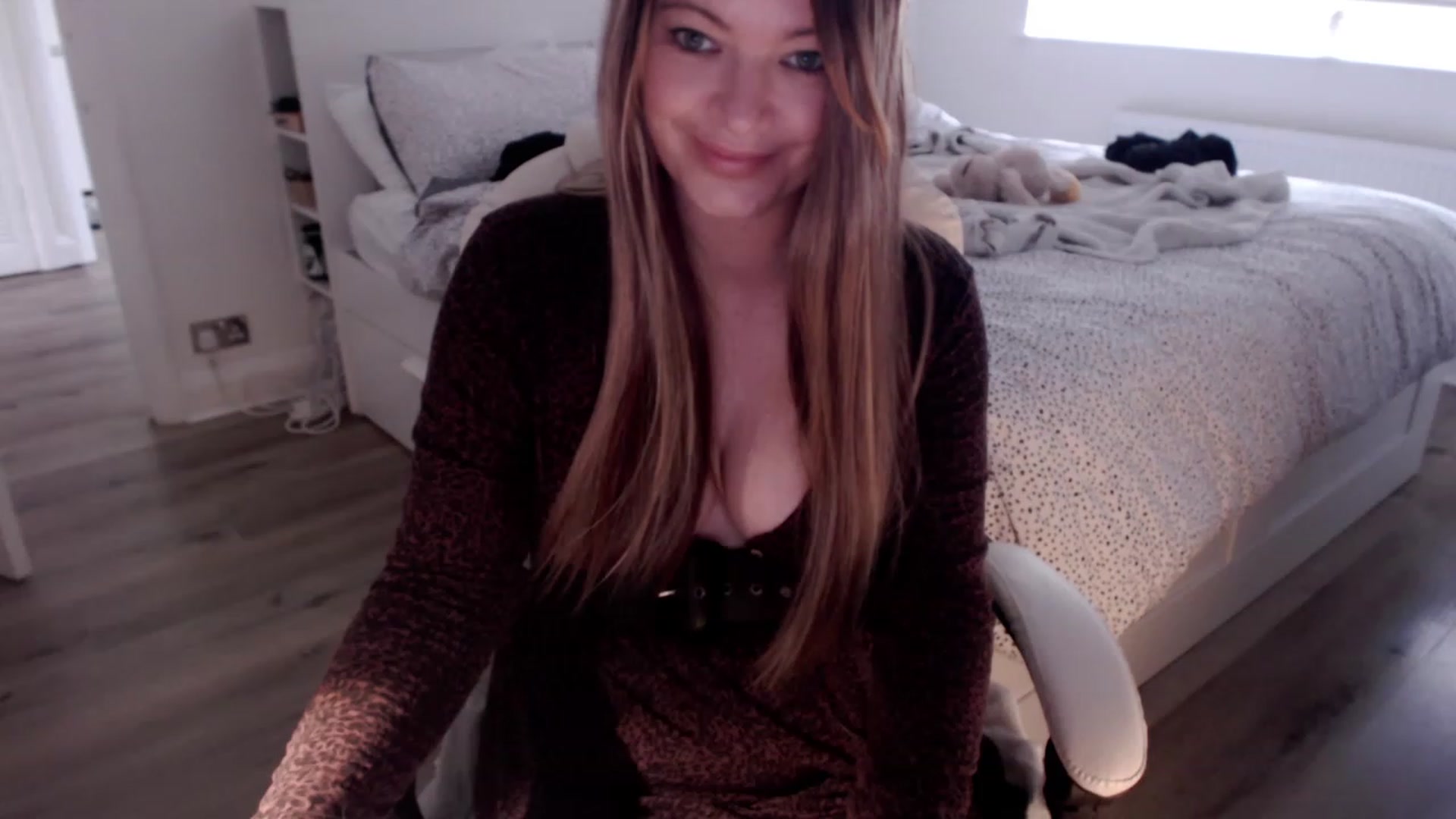 Gallery image thumbnail from BritHousewife's myfreecams stream on, 05/18/2023, 12:35 image 11 of 20