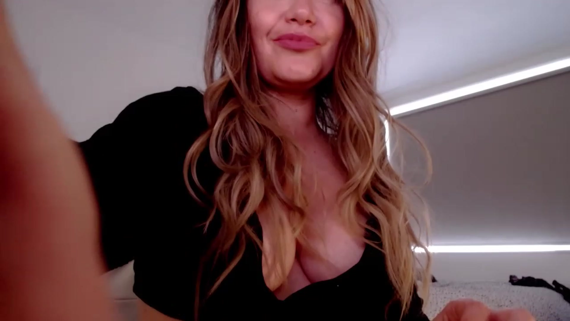 Gallery image thumbnail from BritHousewife's myfreecams stream on, 06/08/2023, 11:49 image 5 of 20