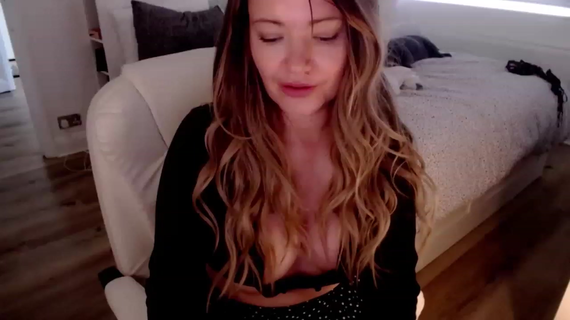 Gallery image thumbnail from BritHousewife's myfreecams stream on, 06/08/2023, 11:49 image 3 of 20