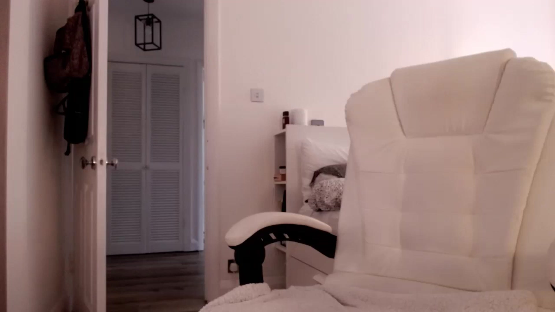 Gallery image thumbnail from BritHousewife's myfreecams stream on, 06/12/2023, 16:34 image 2 of 20