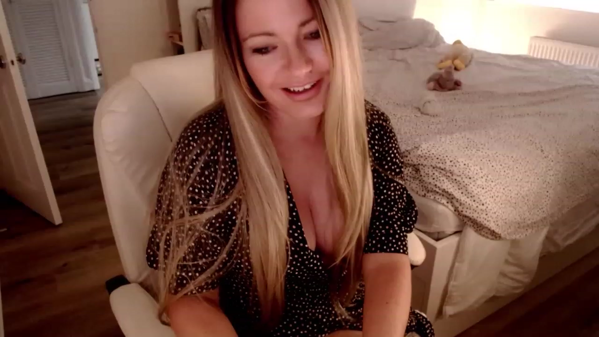 Gallery image thumbnail from BritHousewife's myfreecams stream on, 07/04/2023, 15:00 image 12 of 20