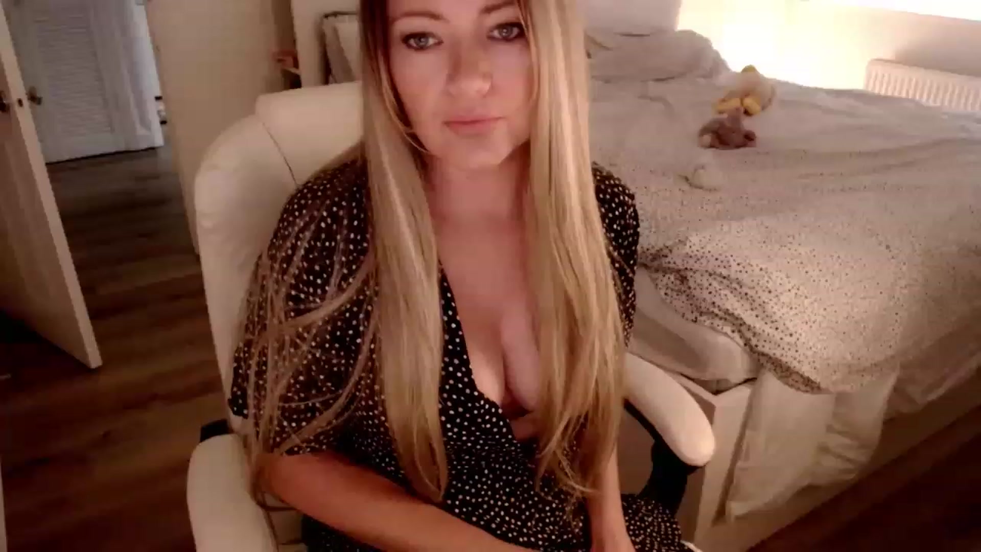 Gallery image thumbnail from BritHousewife's myfreecams stream on, 07/04/2023, 15:00 image 14 of 20