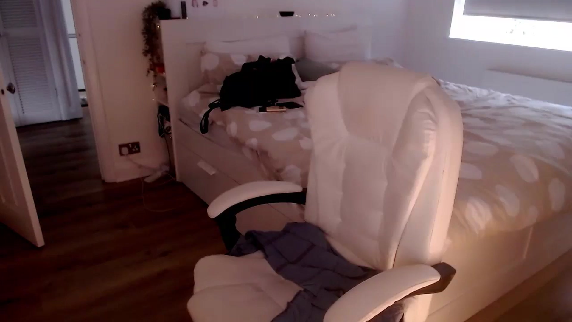 Gallery image thumbnail from BritHousewife's myfreecams stream on, 08/03/2023, 15:56 image 15 of 20