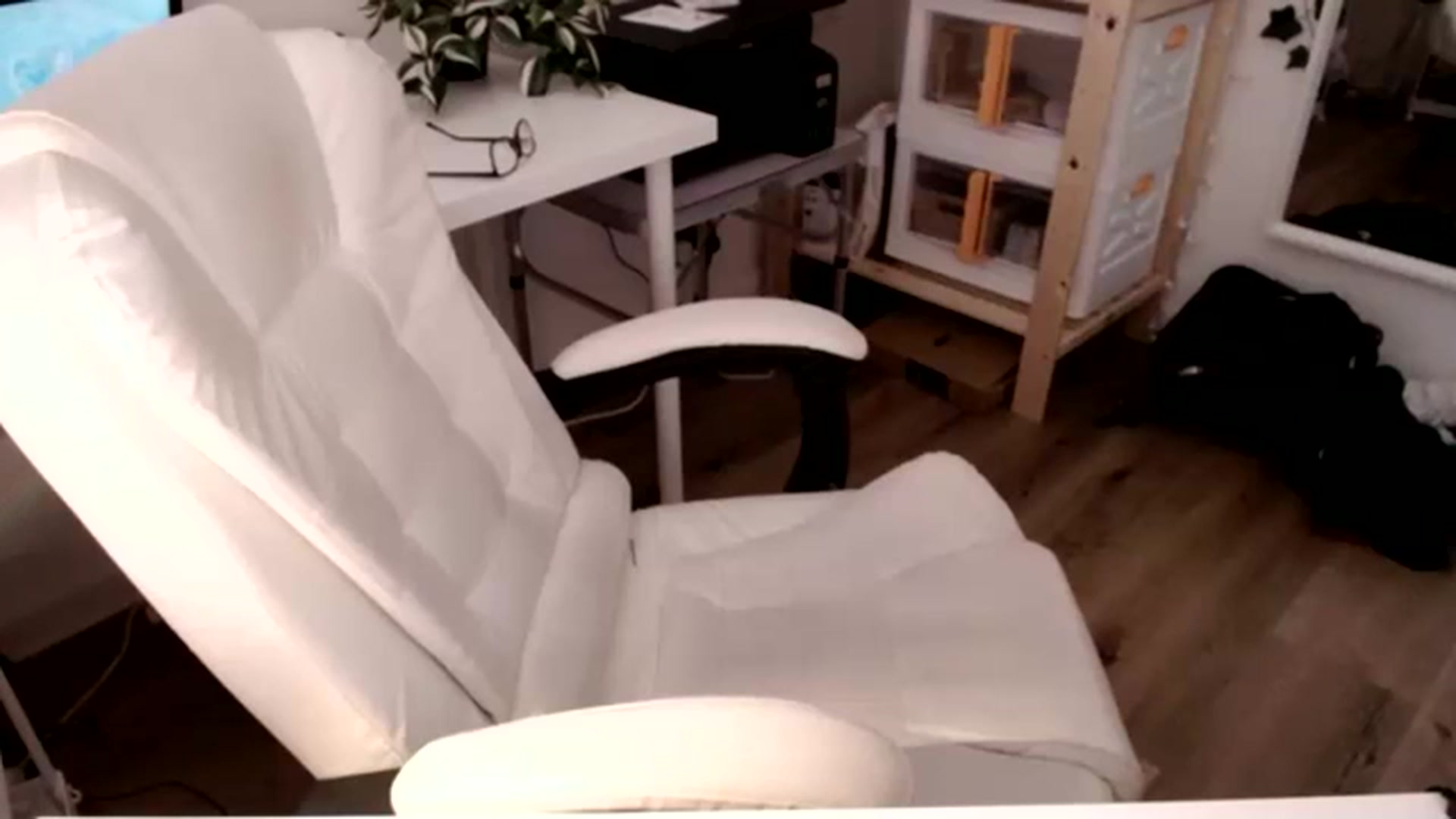 Gallery image thumbnail from BritHousewife's myfreecams stream on, 01/27/2024, 12:04 image 14 of 20