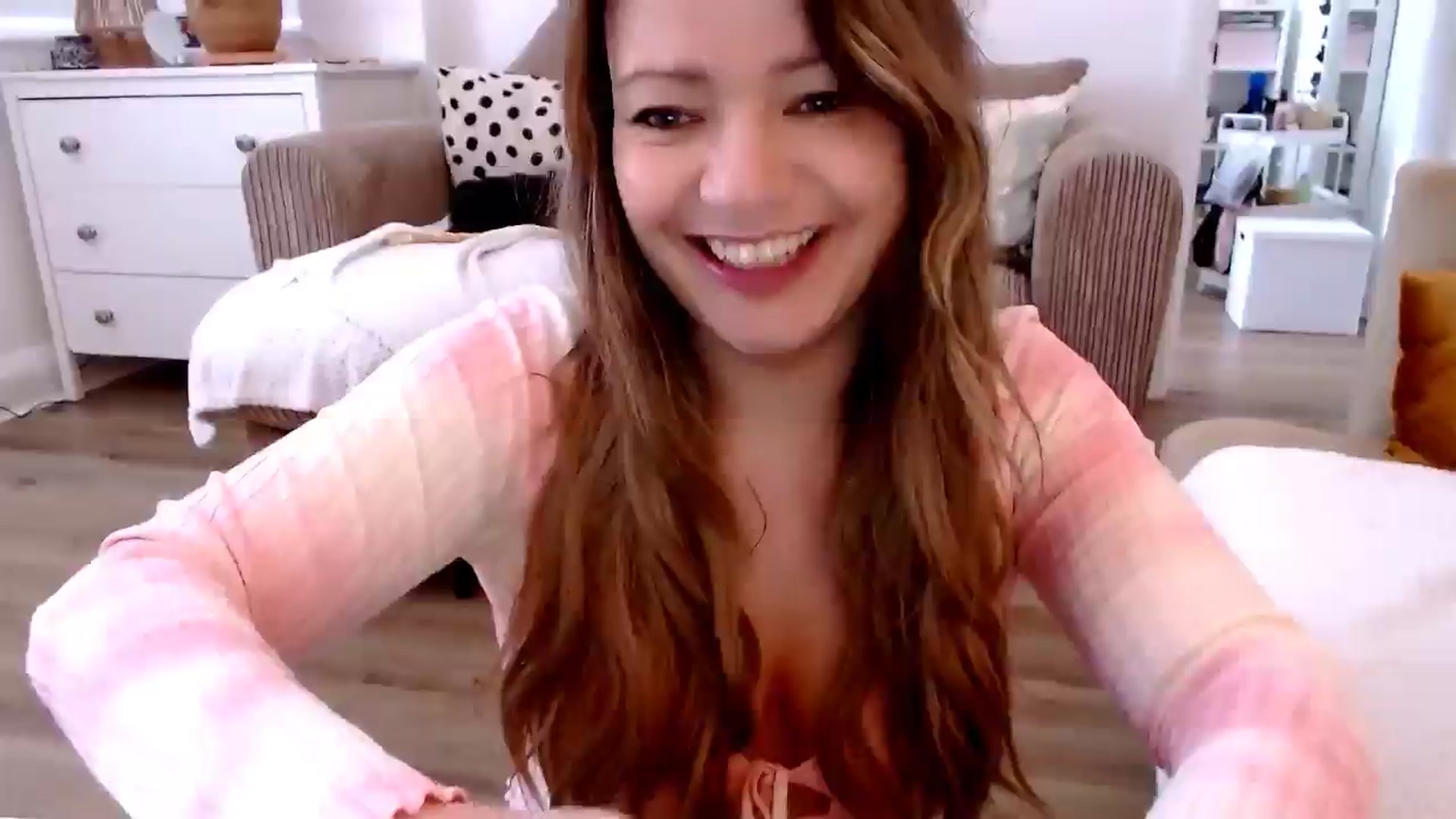 Gallery image thumbnail from BritHousewife's myfreecams stream on, 05/03/2024, 11:03 image 8 of 20