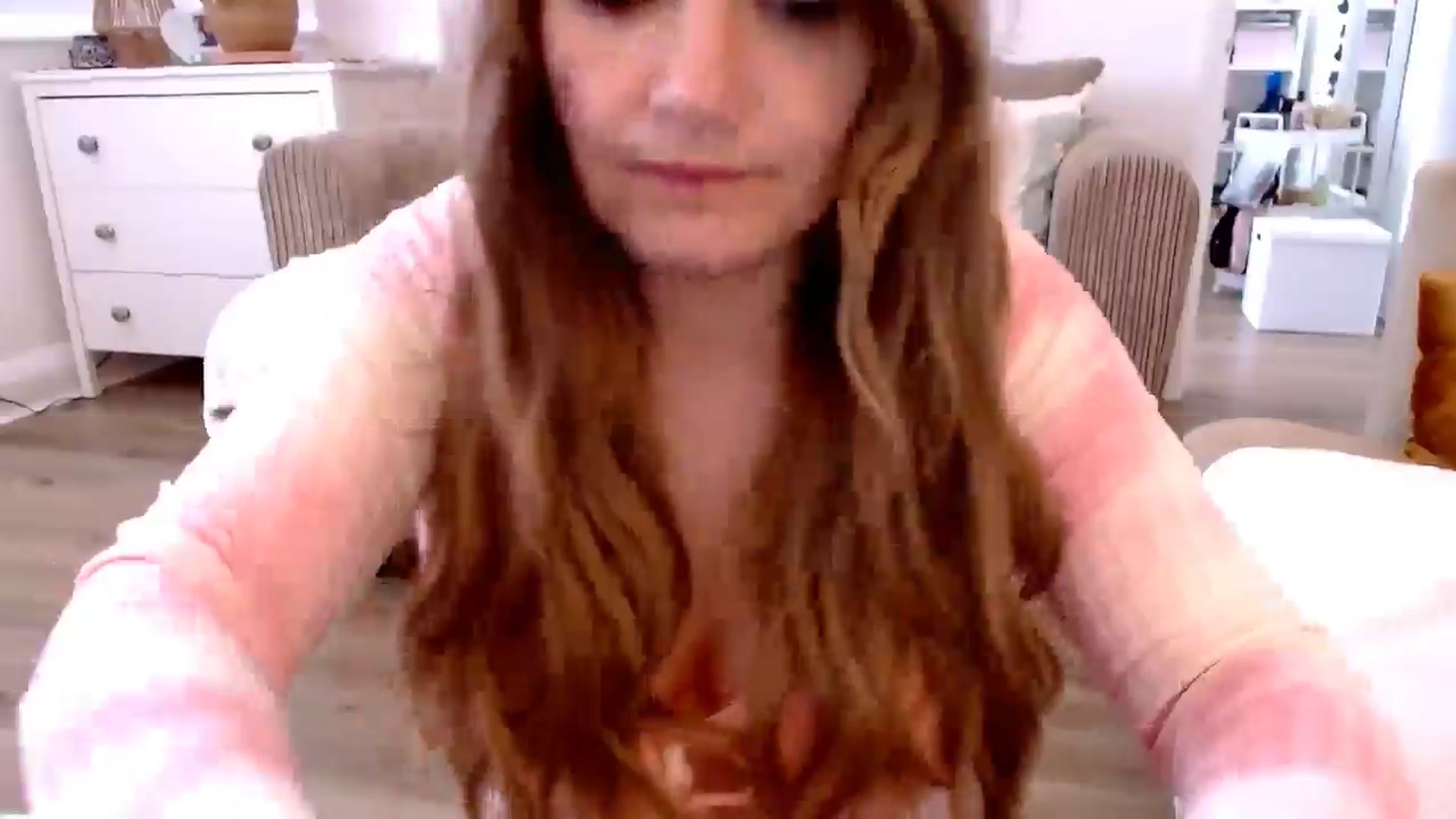 Gallery image thumbnail from BritHousewife's myfreecams stream on, 05/03/2024, 11:03 image 17 of 20