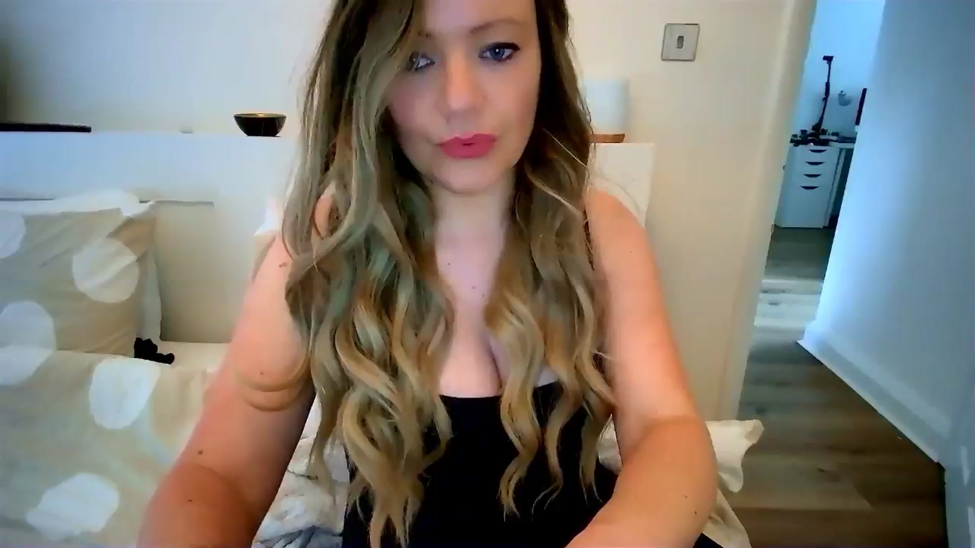 Gallery image thumbnail from BritHousewife's myfreecams stream on, 05/29/2024, 16:34 image 18 of 20