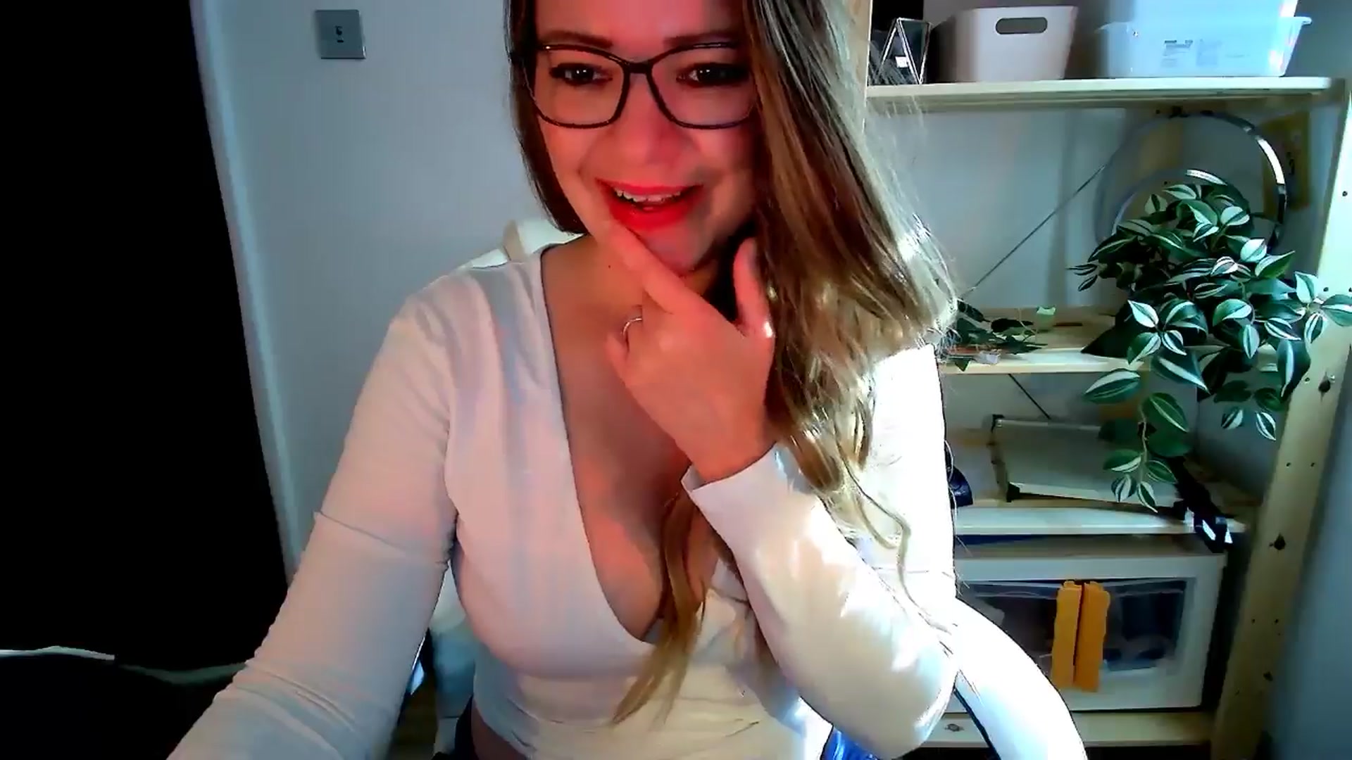 Gallery image thumbnail from BritHousewife's myfreecams stream on, 06/10/2024, 16:56 image 11 of 20