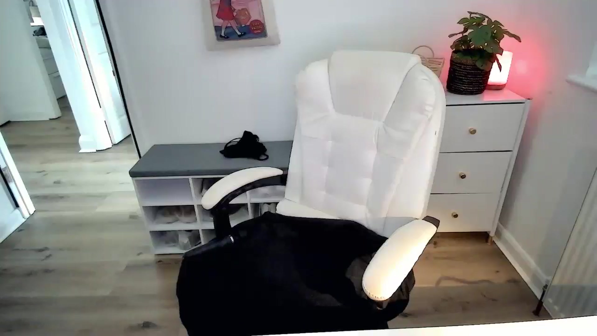 Gallery image thumbnail from BritHousewife's myfreecams stream on, 08/03/2024, 12:45 image 18 of 20