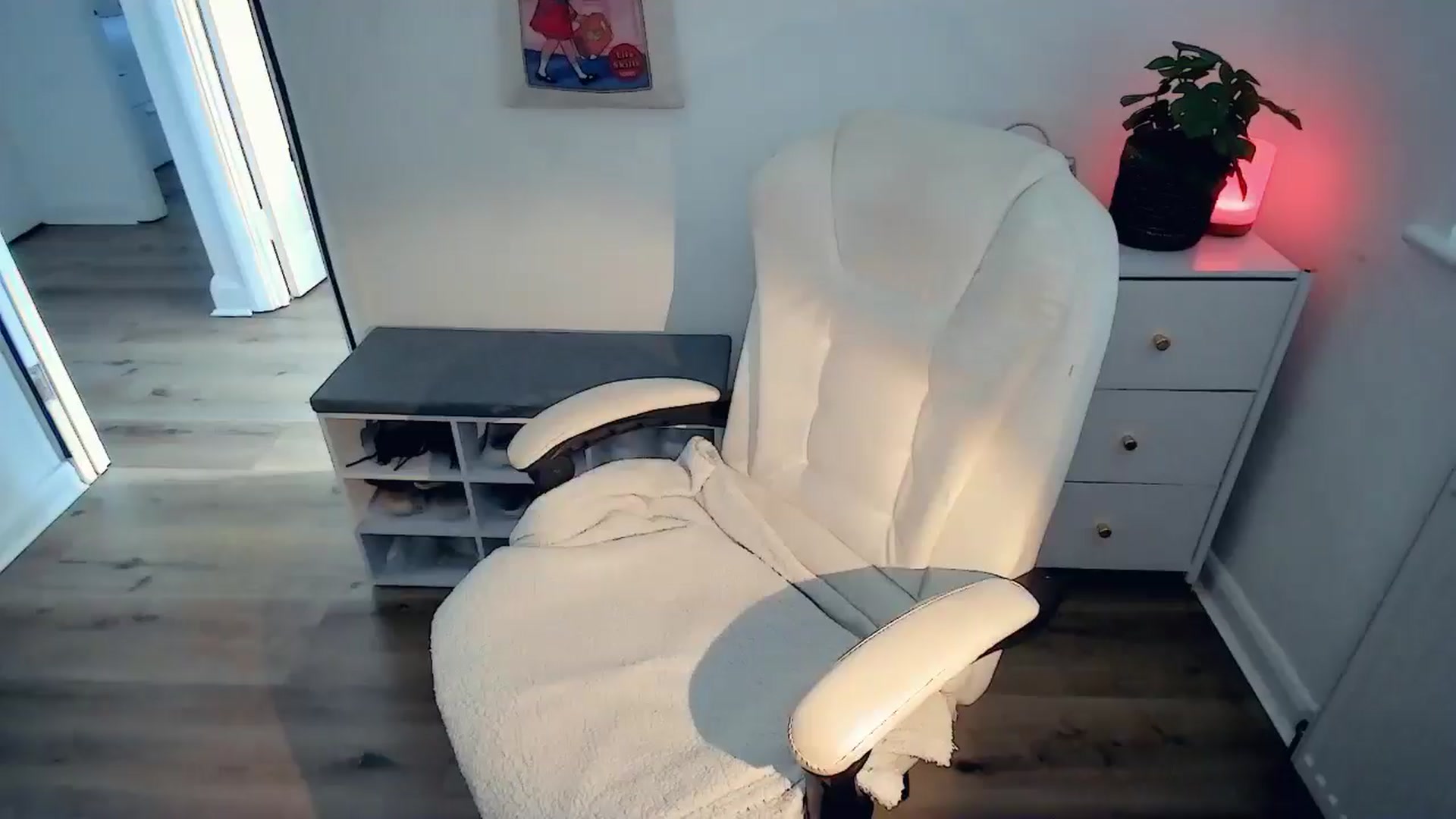 Gallery image thumbnail from BritHousewife's myfreecams stream on, 08/05/2024, 16:18 image 14 of 20