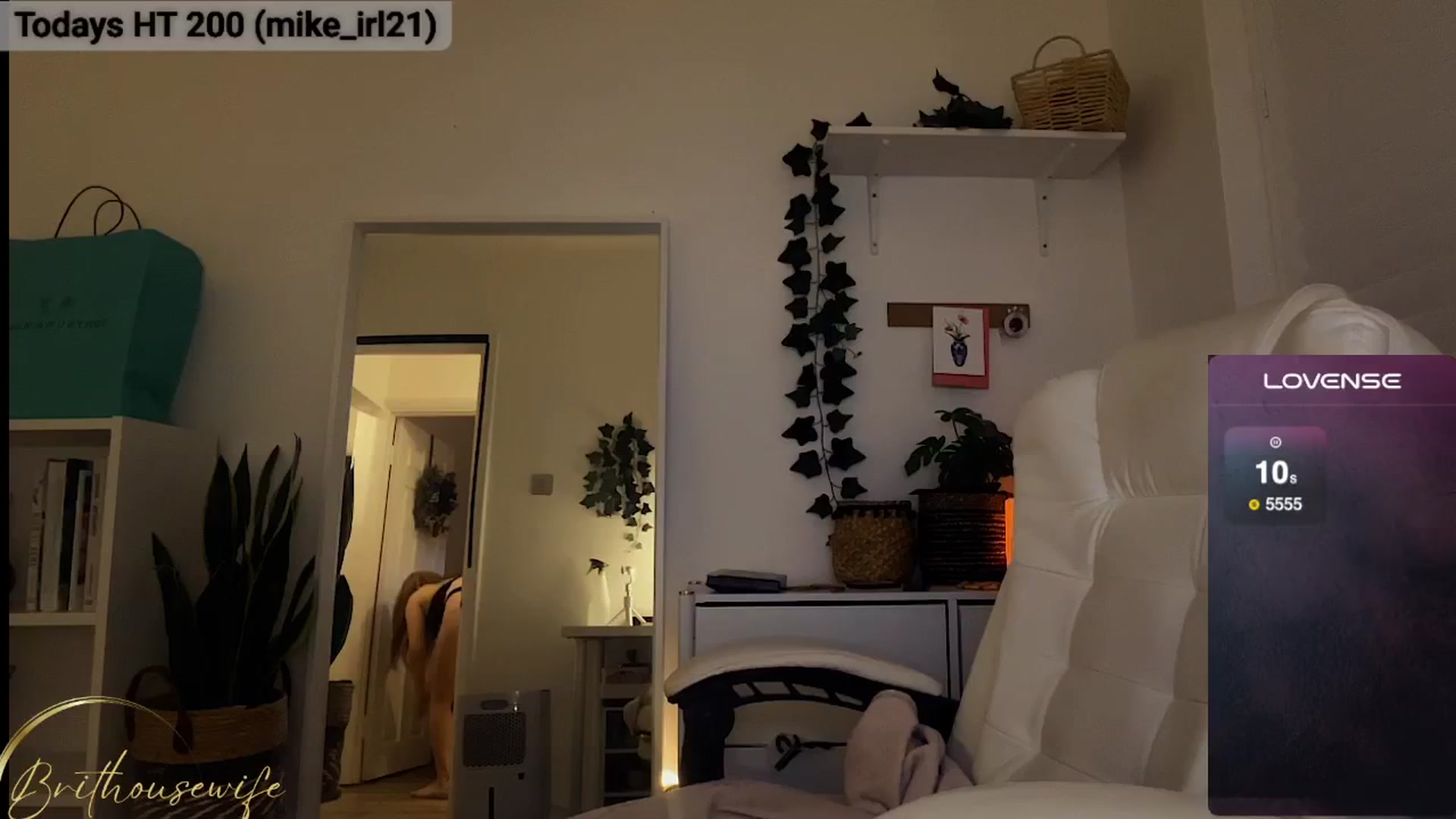 Gallery image thumbnail from BritHousewife's myfreecams stream on, 12/10/2024, 17:32 image 2 of 20