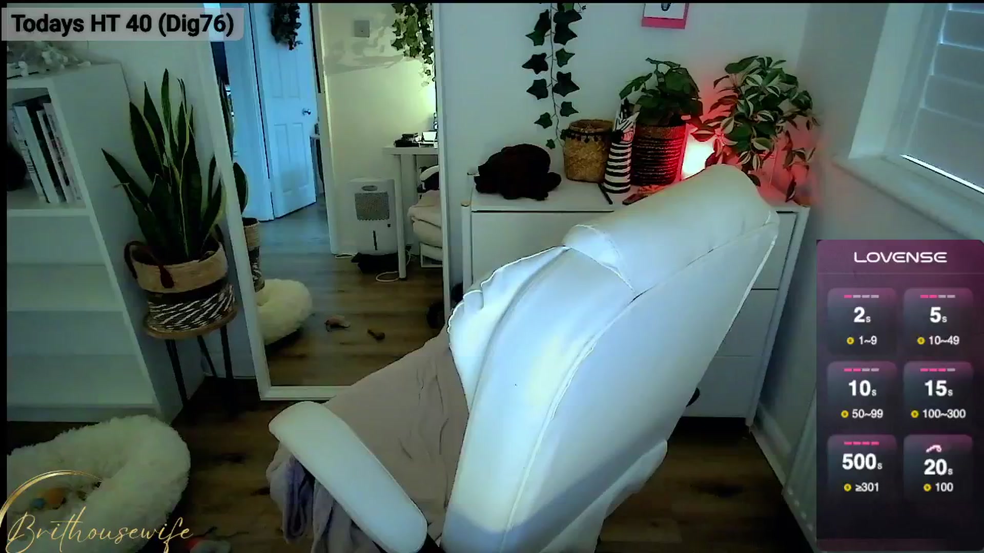 Gallery image thumbnail from BritHousewife's myfreecams stream on, 12/18/2024, 14:37 image 9 of 20