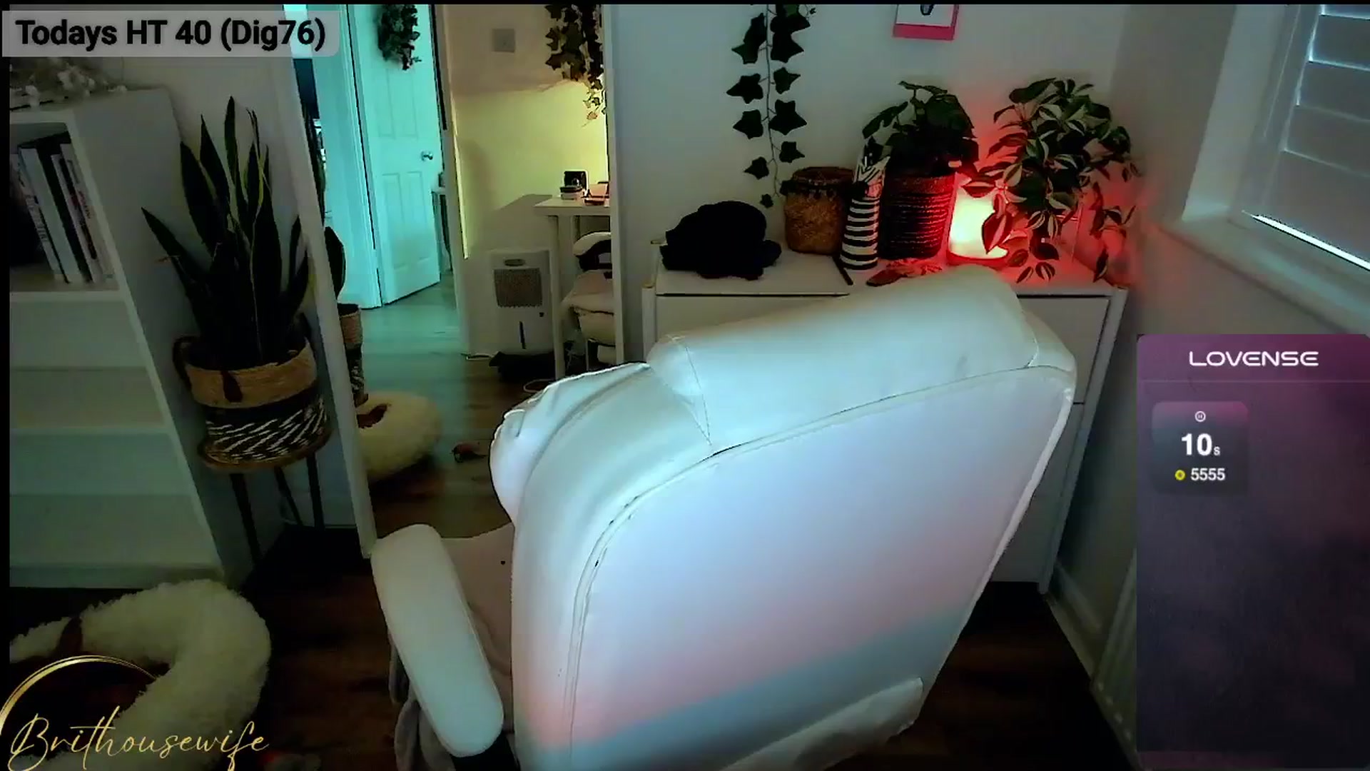 Gallery image thumbnail from BritHousewife's myfreecams stream on, 12/18/2024, 14:37 image 5 of 20