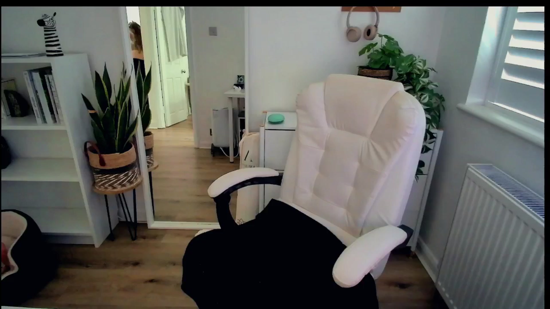 Gallery image thumbnail from BritHousewife's myfreecams stream on, 05/28/2025, 10:26 image 10 of 20