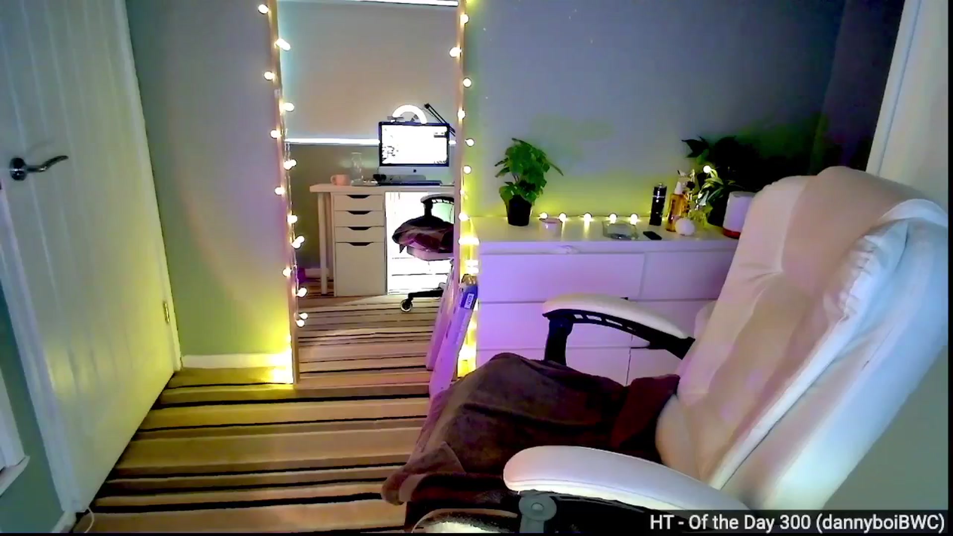 Gallery image thumbnail from BritHousewife's myfreecams stream on, 04/10/2026, 16:34 image 19 of 20