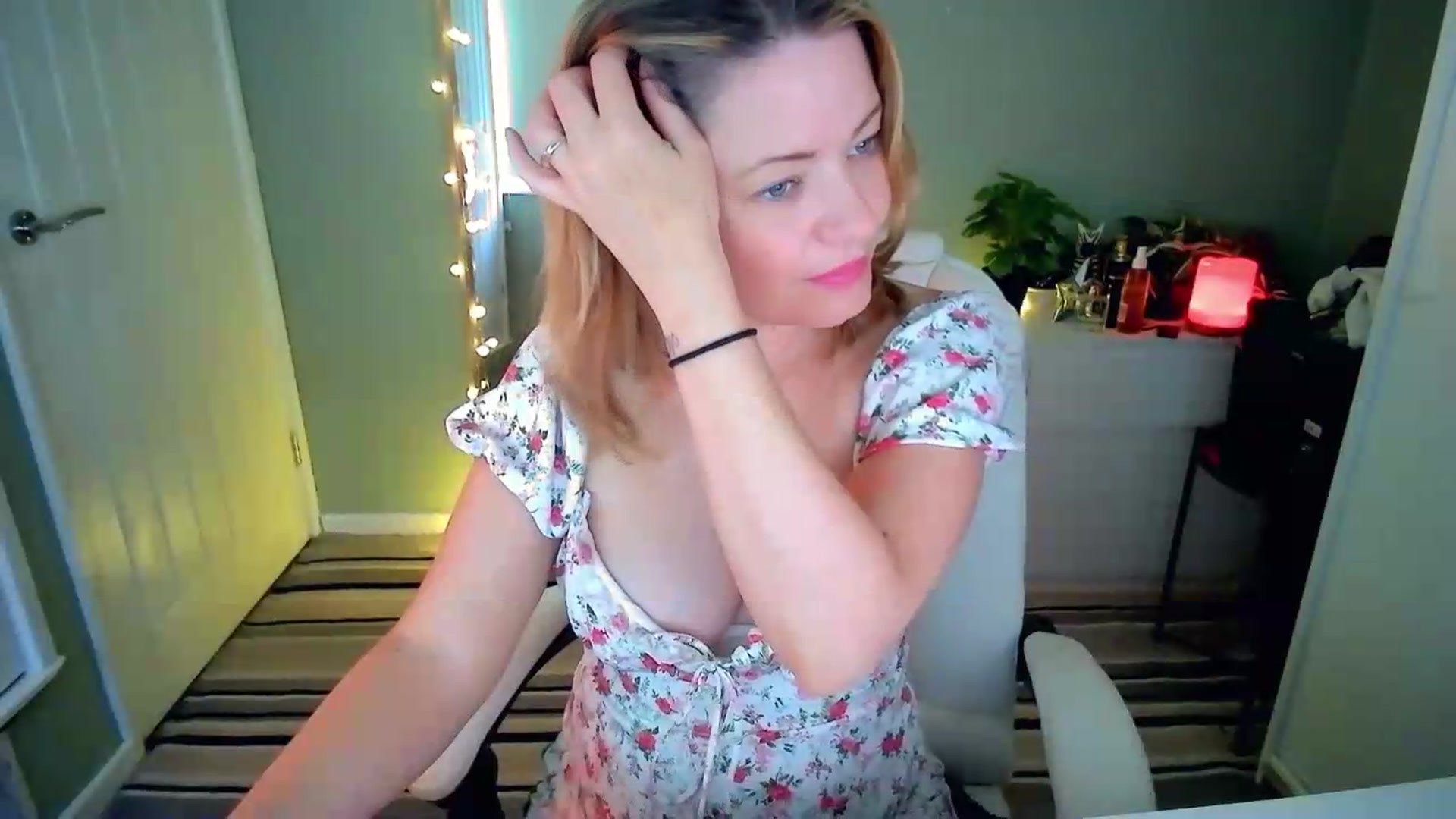 Gallery image thumbnail from BritHousewife's myfreecams stream on, 07/07/2026, 10:34 image 3 of 20