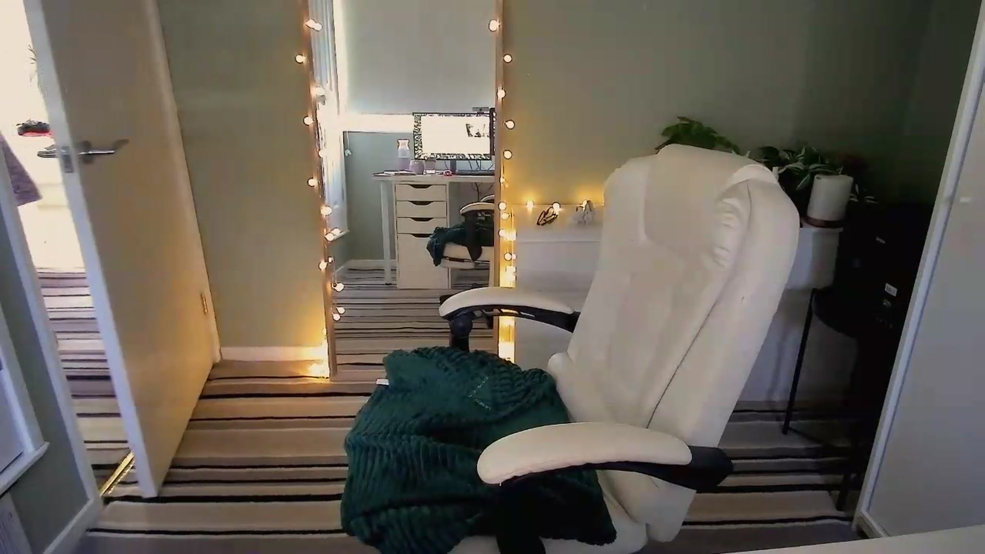Gallery image thumbnail from BritHousewife's myfreecams stream on, 07/08/2026, 10:31 image 14 of 20
