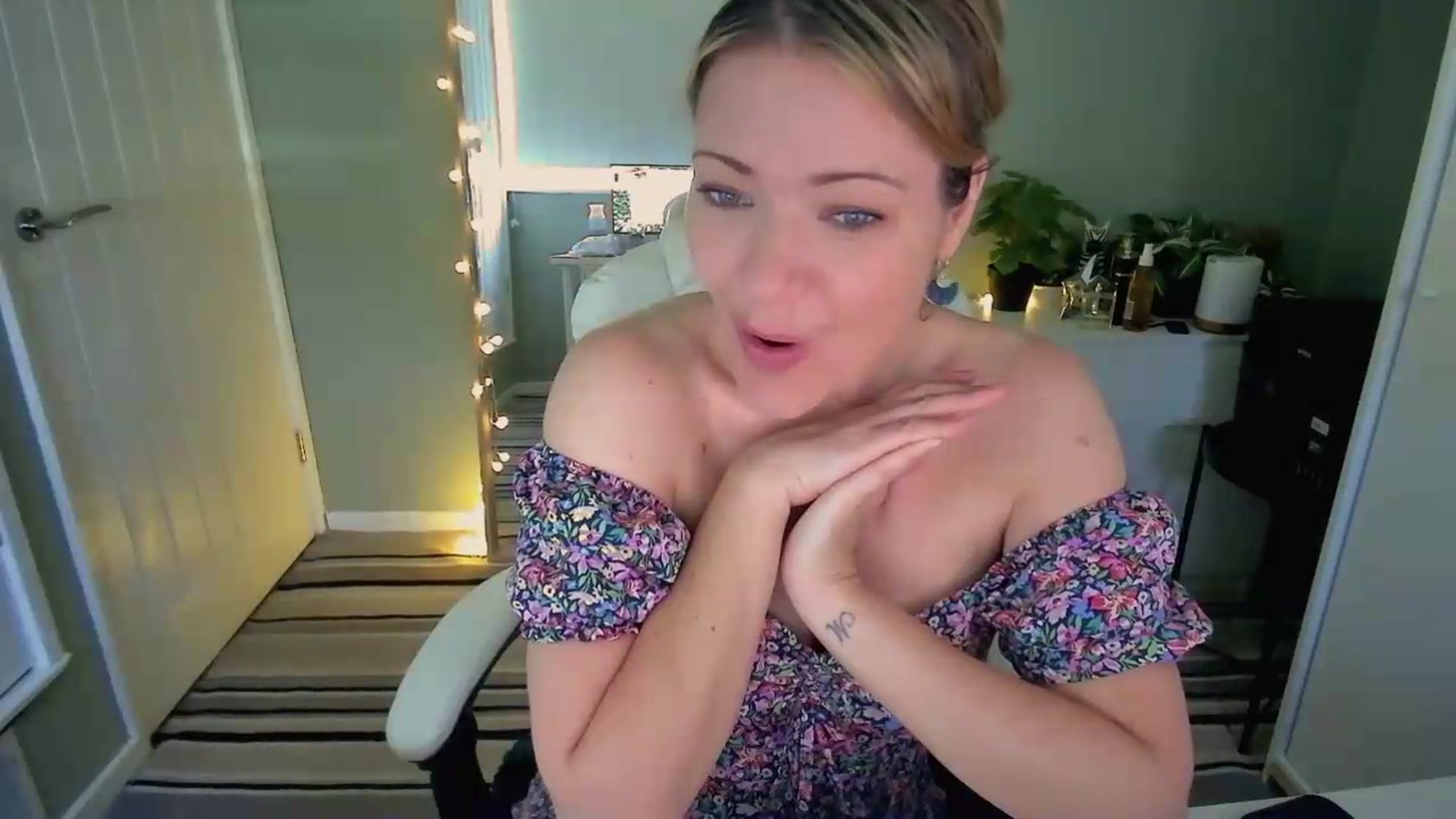 Gallery image thumbnail from BritHousewife's myfreecams stream on, 07/08/2026, 10:31 image 19 of 20