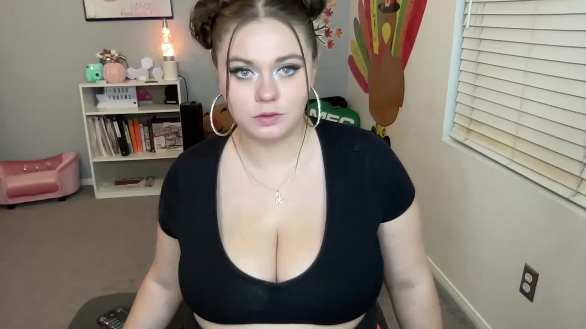Gallery image thumbnail from BritanyBomber's myfreecams stream on, 11/23/2022, 09:11 image 3 of 20