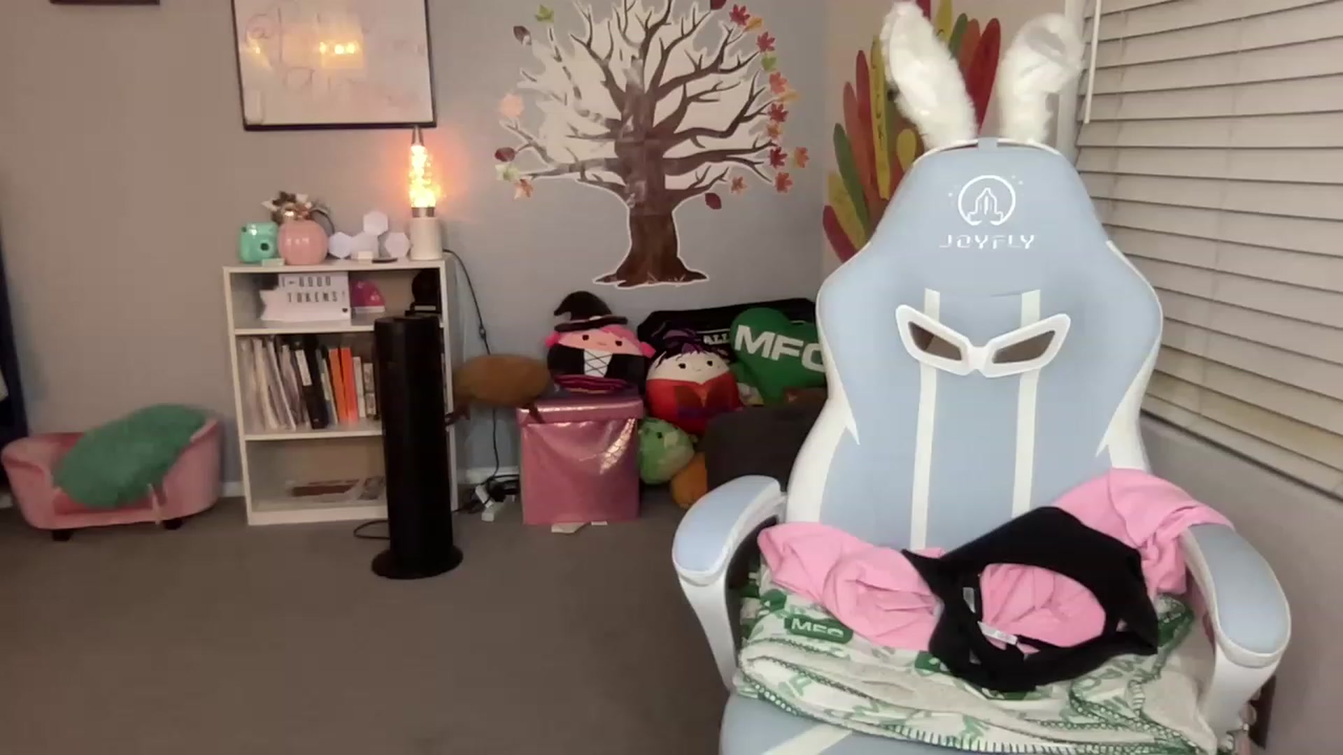 Gallery image thumbnail from BritanyBomber's myfreecams stream on, 11/24/2022, 05:30 image 1 of 20