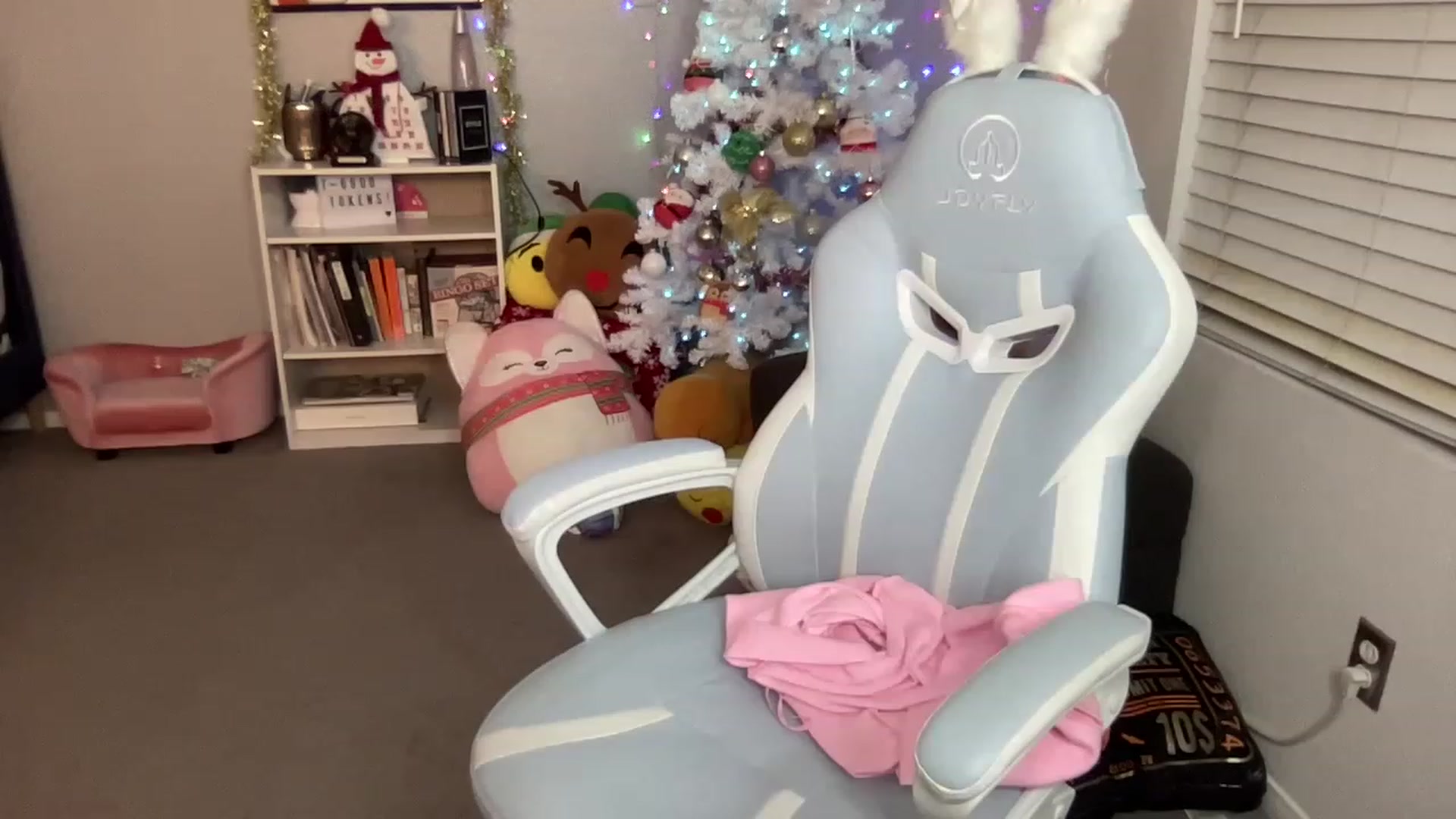 Gallery image thumbnail from BritanyBomber's myfreecams stream on, 12/12/2022, 09:15 image 15 of 20