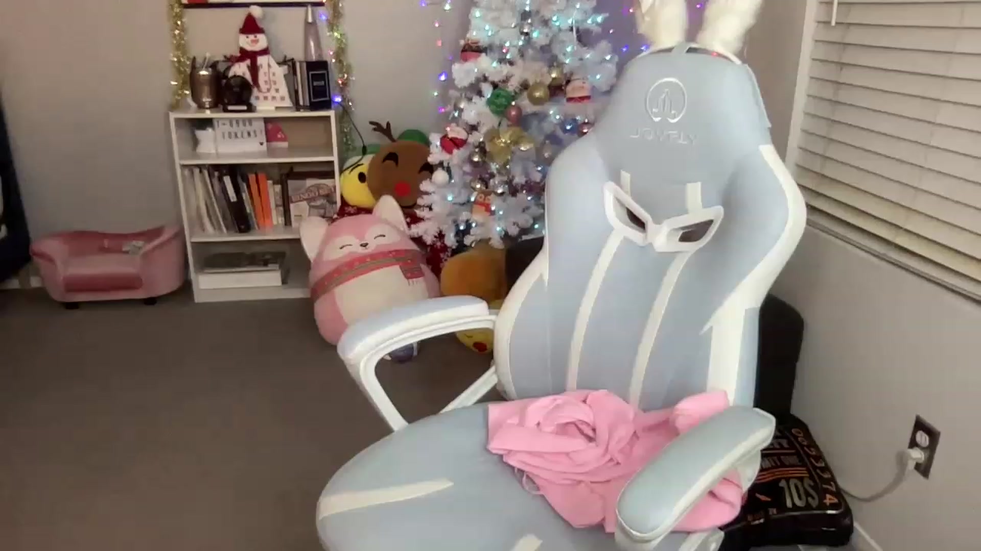 Gallery image thumbnail from BritanyBomber's myfreecams stream on, 12/12/2022, 09:15 image 14 of 20