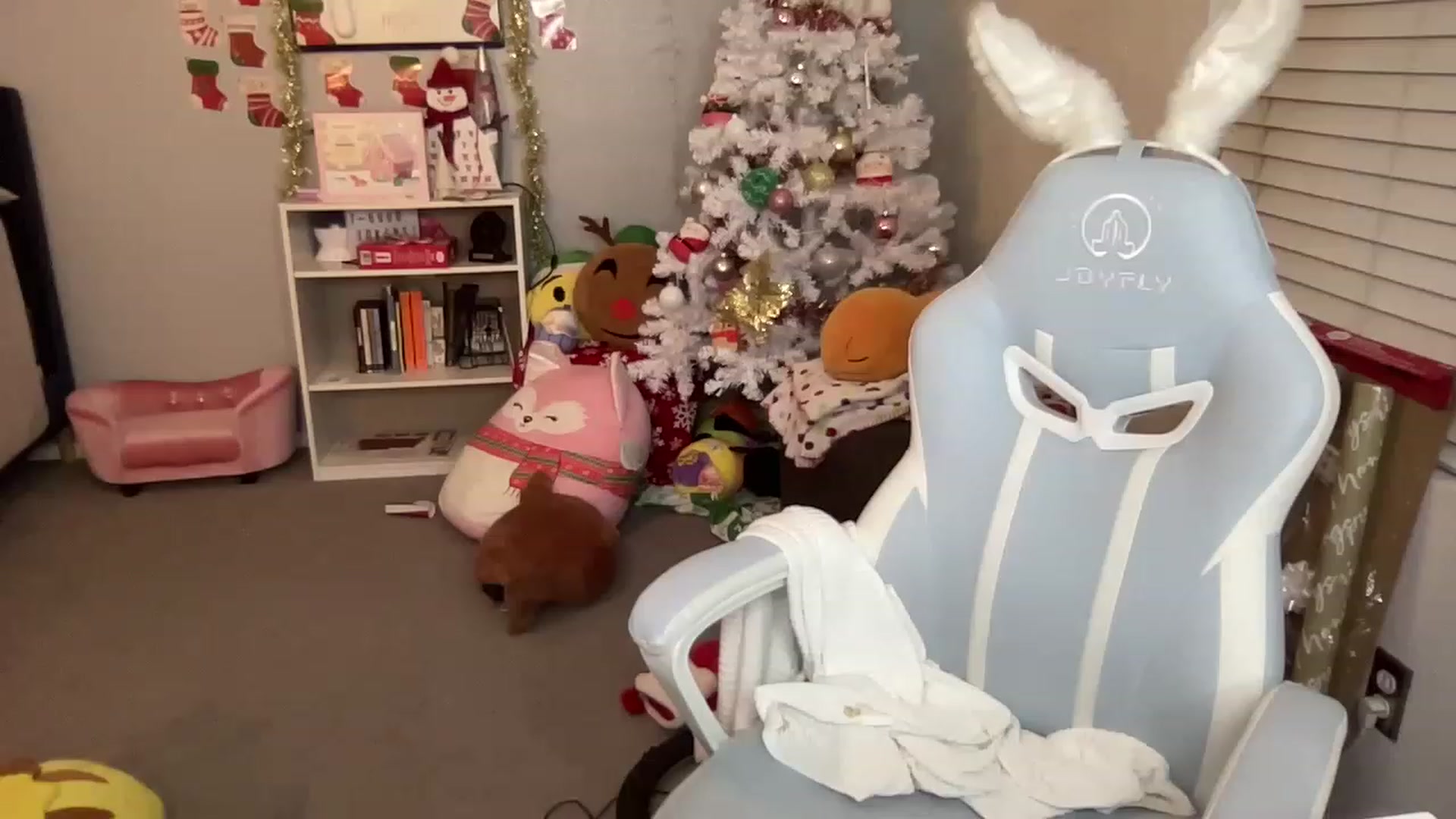 Gallery image thumbnail from BritanyBomber's myfreecams stream on, 12/23/2022, 08:26 image 20 of 20