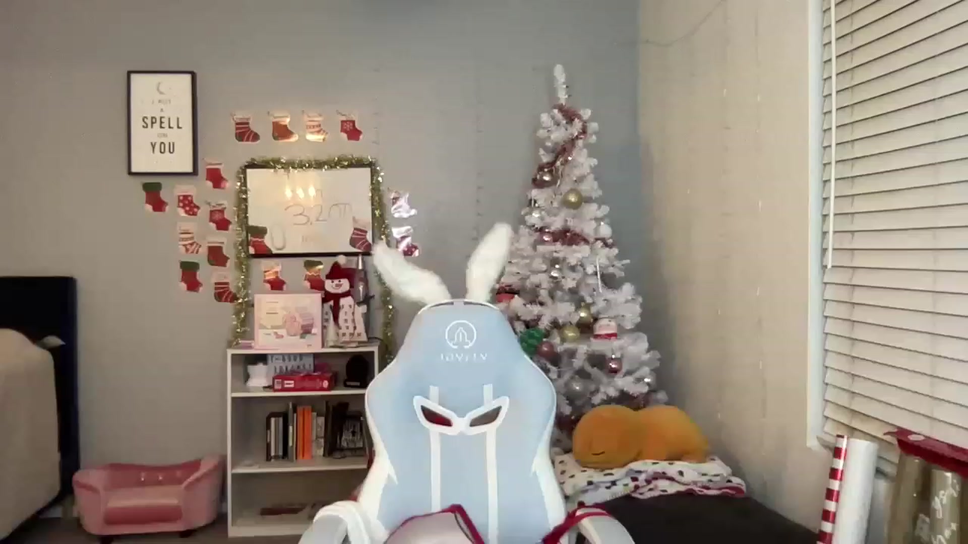 Gallery image thumbnail from BritanyBomber's myfreecams stream on, 12/23/2022, 09:45 image 12 of 20