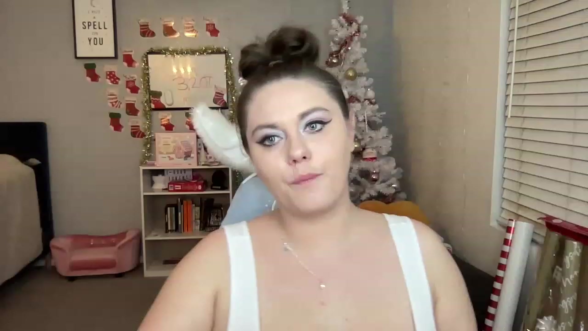 Gallery image thumbnail from BritanyBomber's myfreecams stream on, 12/23/2022, 10:23 image 3 of 20
