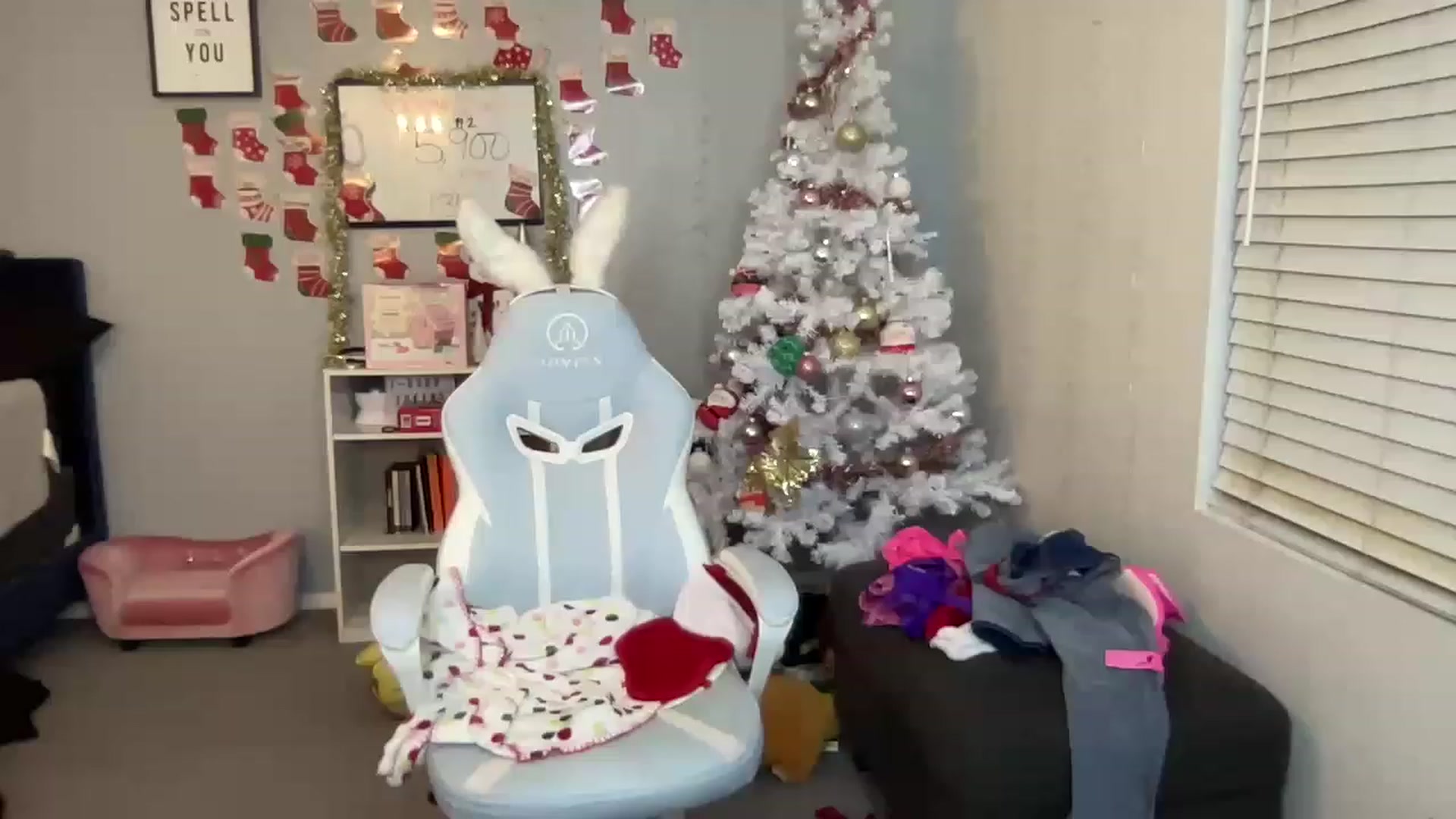 Gallery image thumbnail from BritanyBomber's myfreecams stream on, 12/26/2022, 08:38 image 19 of 20