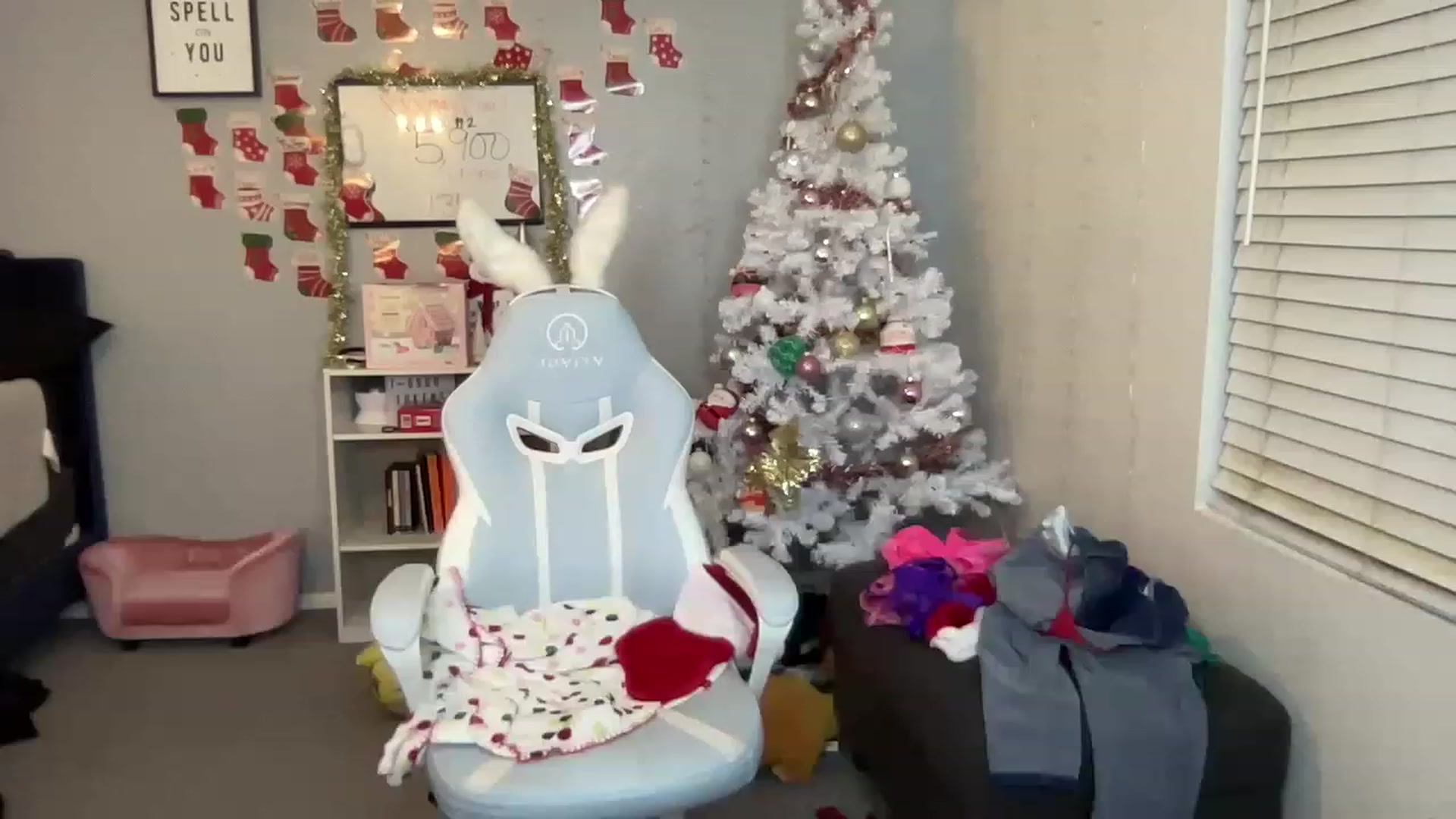 Gallery image thumbnail from BritanyBomber's myfreecams stream on, 12/26/2022, 08:38 image 18 of 20
